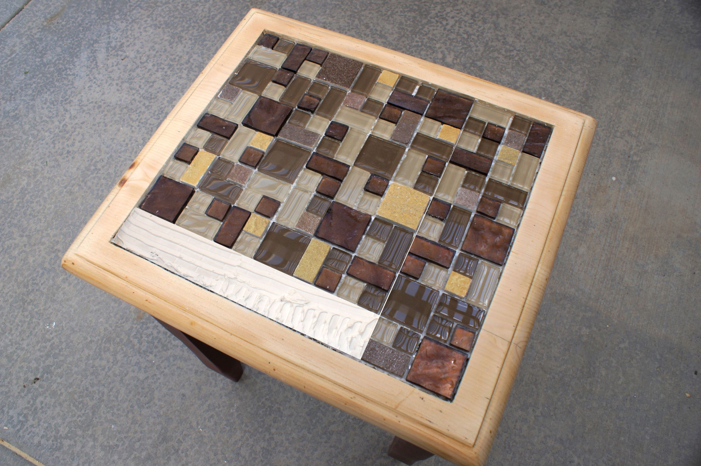 End Table With Glass Mosaic Tile Inlaid Top 13 Steps (with Pictures