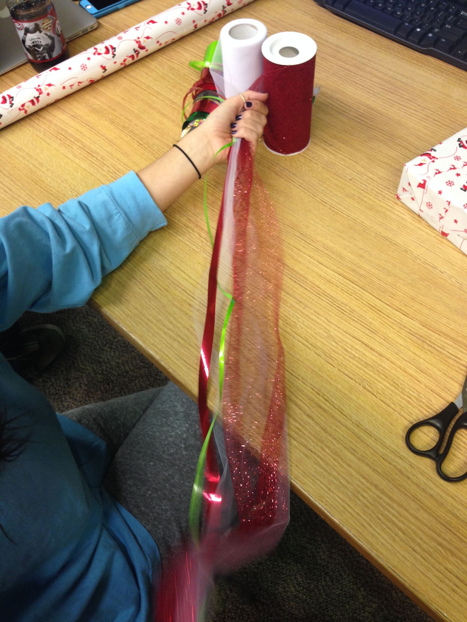 Quick Christmas Gift Wrapping With Tulle Bow 23 Steps (with Pictures