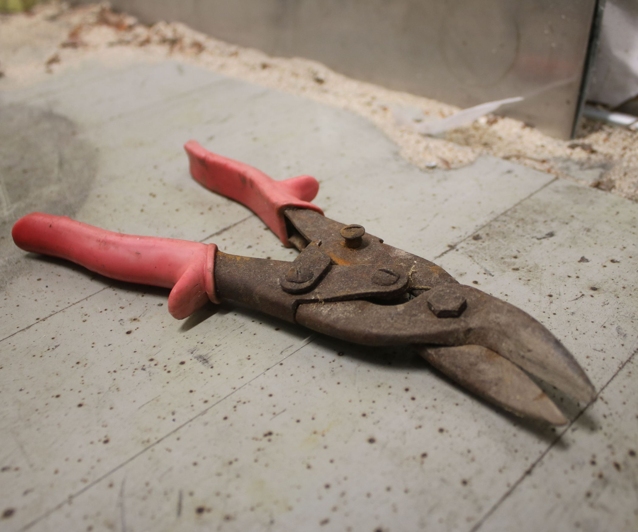 Restoring Rusty Dumpster Dove Tin Snips : 4 Steps (with Pictures ...