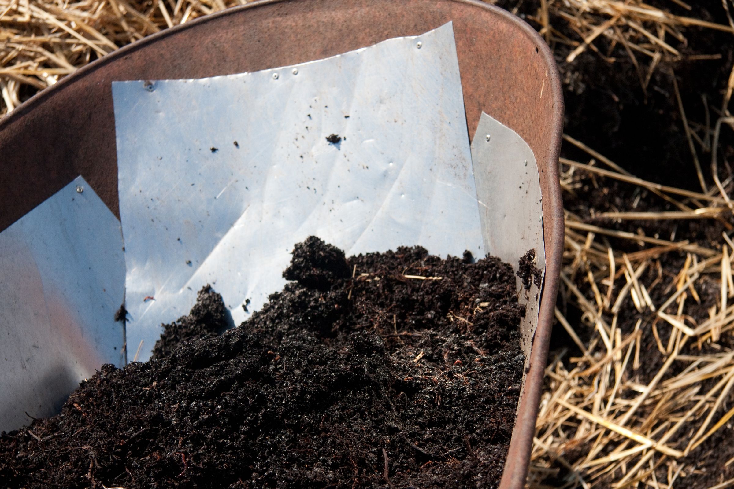 How to Repair a Rusty Wheelbarrow 6 Steps (with Pictures) Instructables