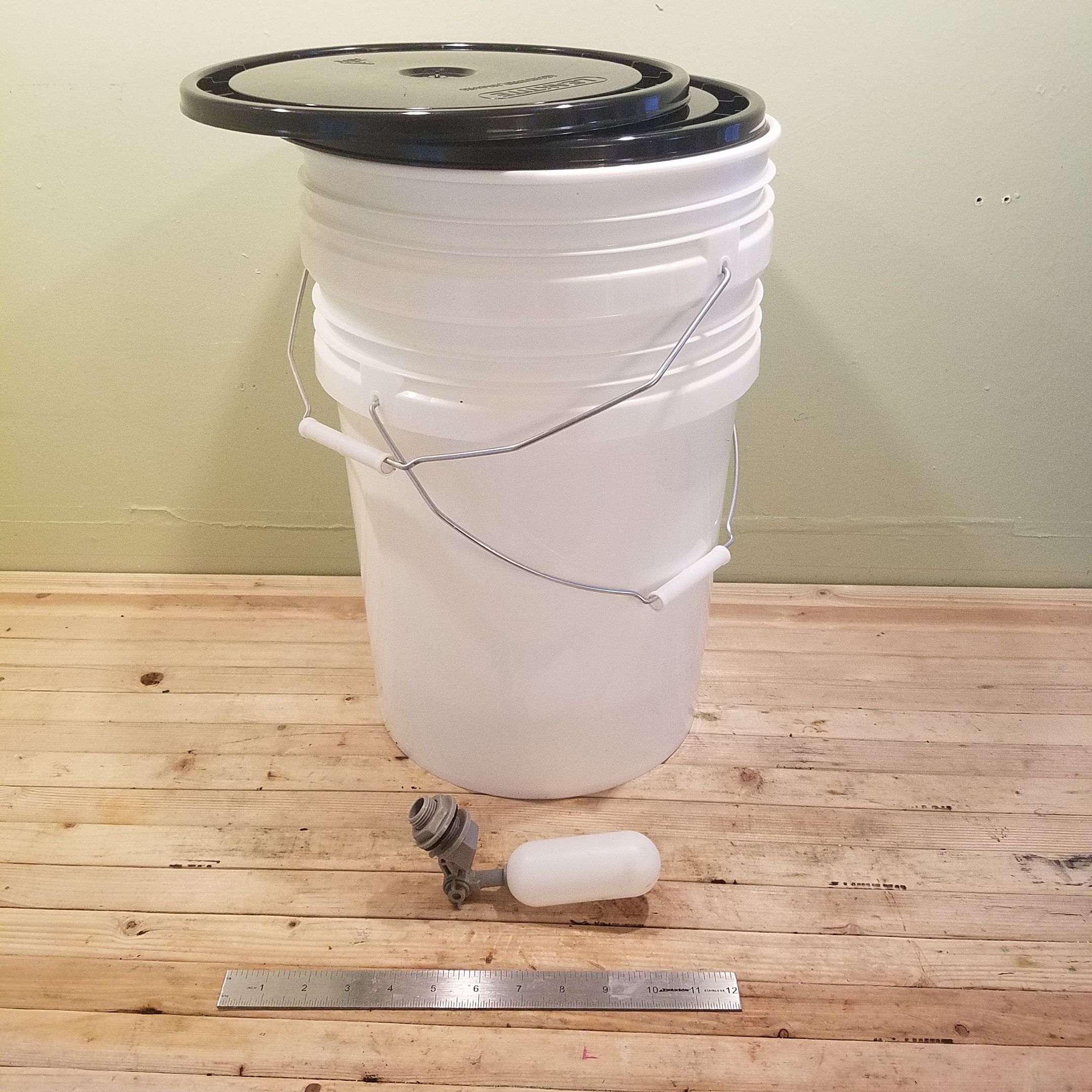 Clean 5Gallon Chicken Waterer 6 Steps Instructables