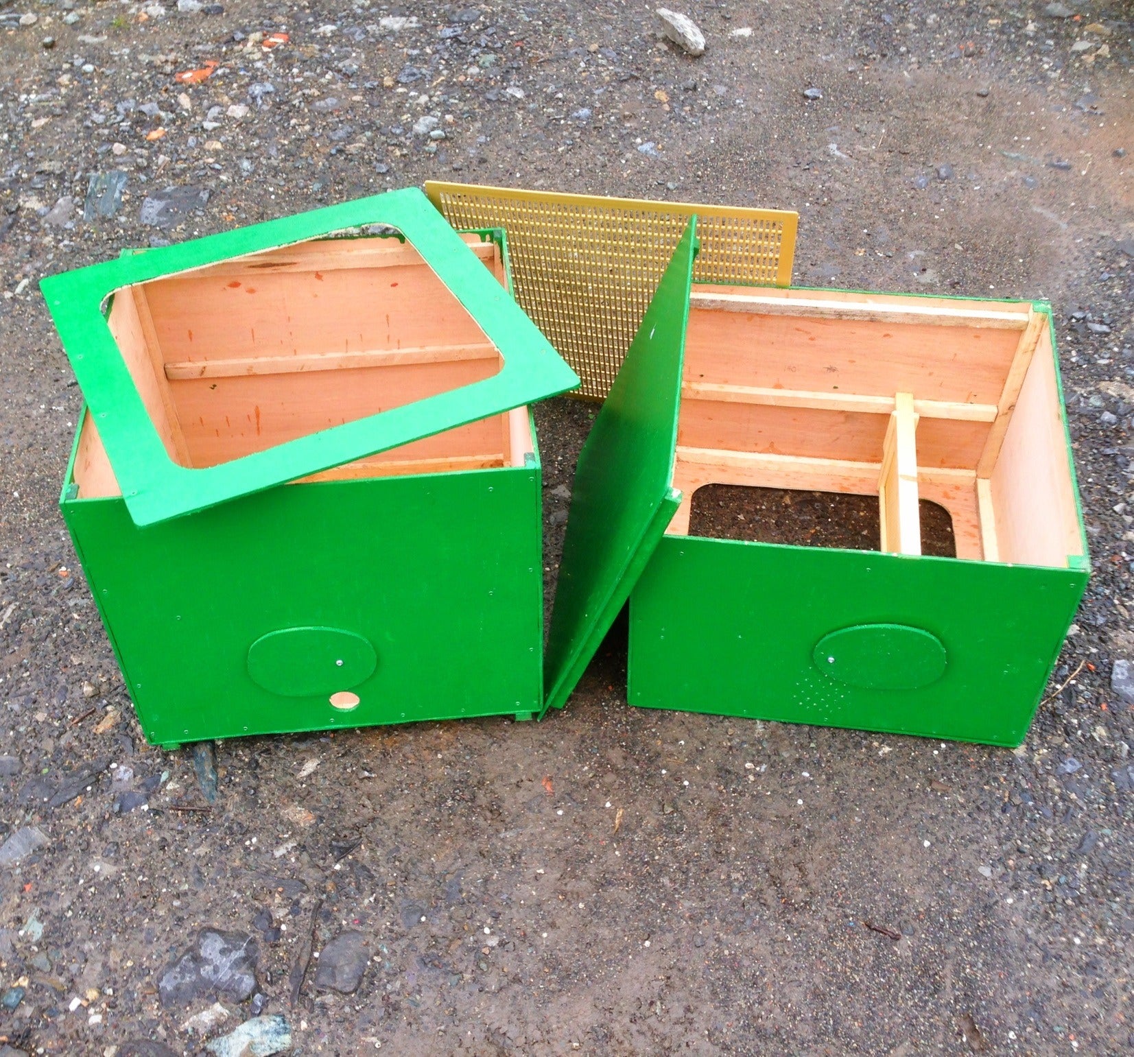 Budget National Beehive (Wales) 24 Steps Instructables