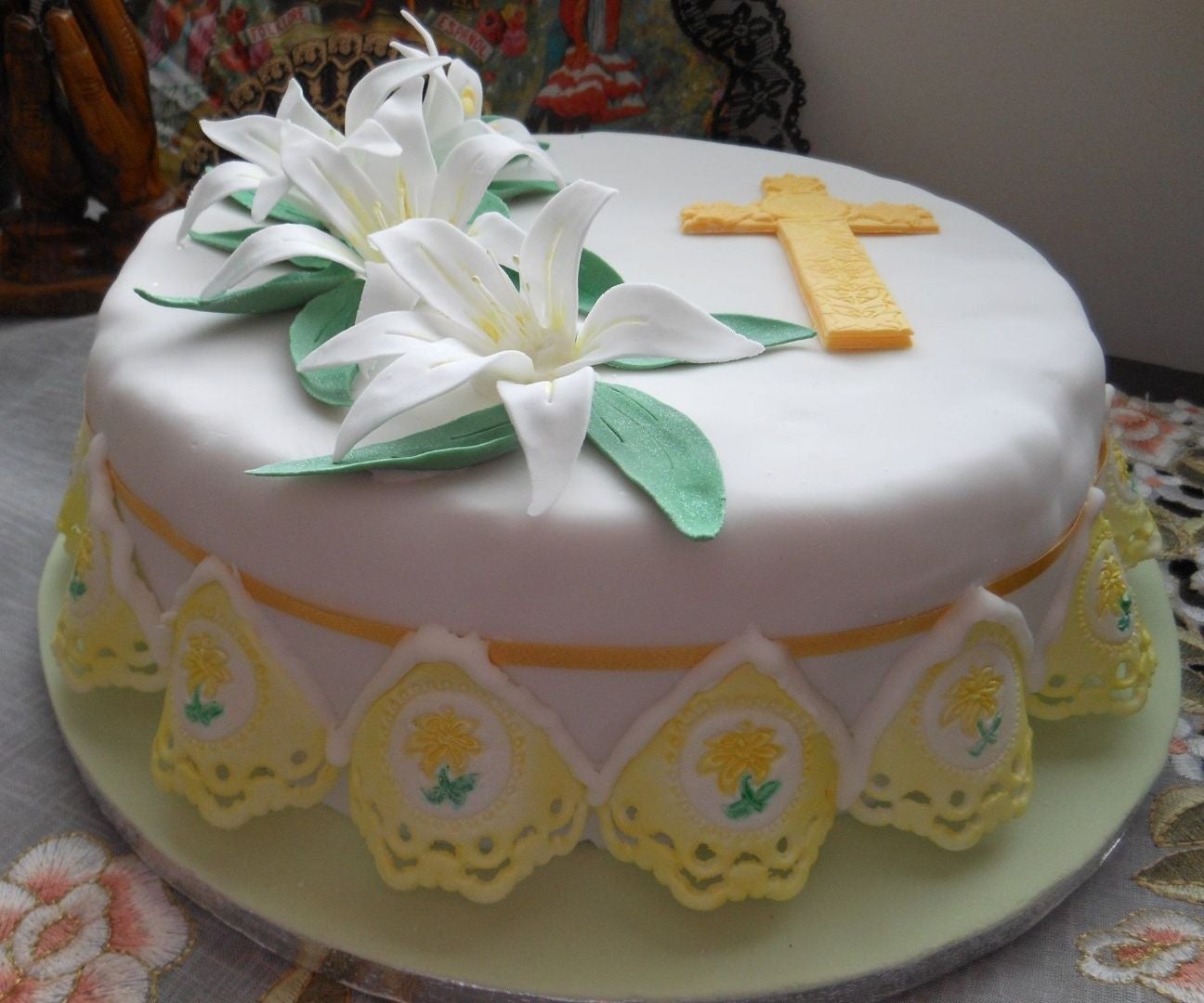Sugar Paste Decorated Cake 3 Steps Instructables