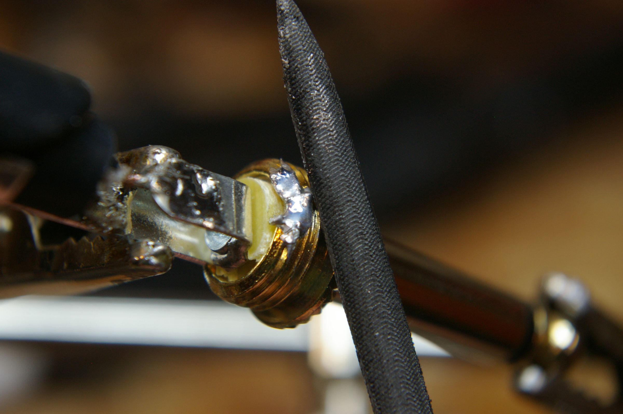 How to Fix, Repair or Make a 1/4" Inch Guitar Cable 8 Steps