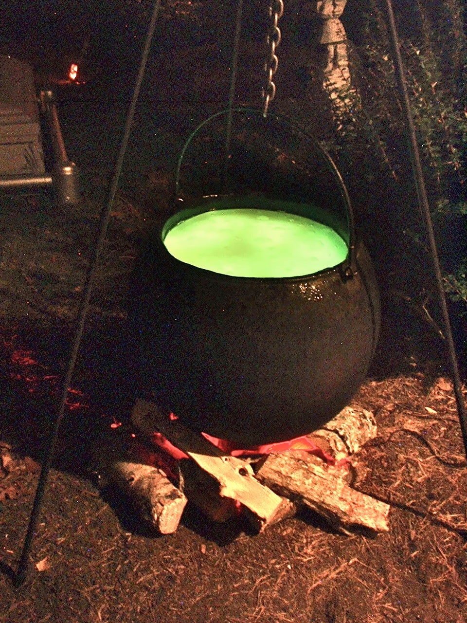 Halloween Fullsize Bubbling Cauldron Prop 7 Steps (with Pictures