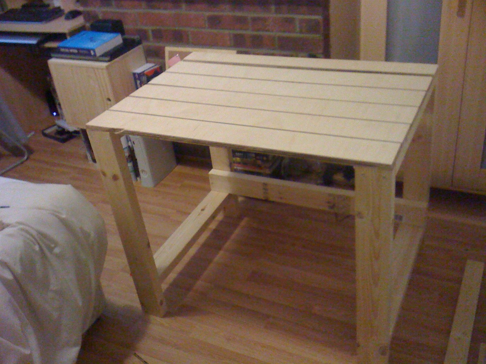 Build Your Own Desk, for Under 20 (30) 4 Steps Instructables
