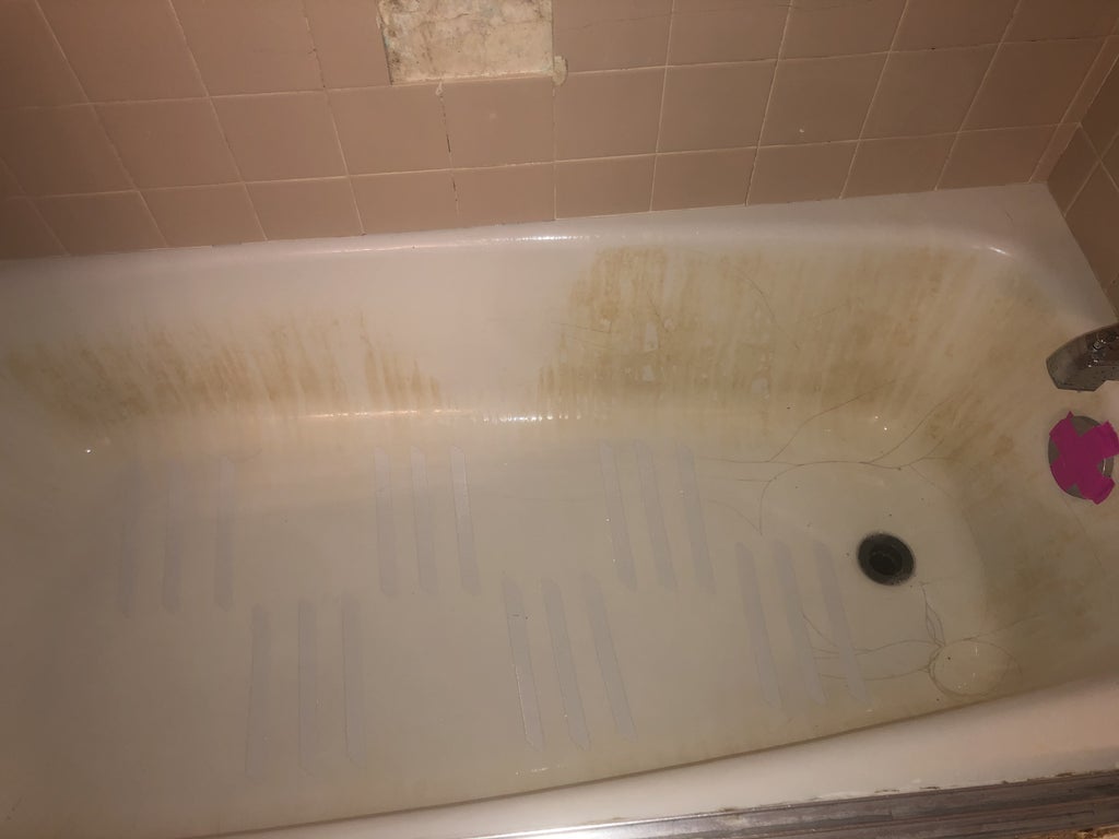 Clean Bathtub With Bleach : Woman Transforms Bathroom With Speedy