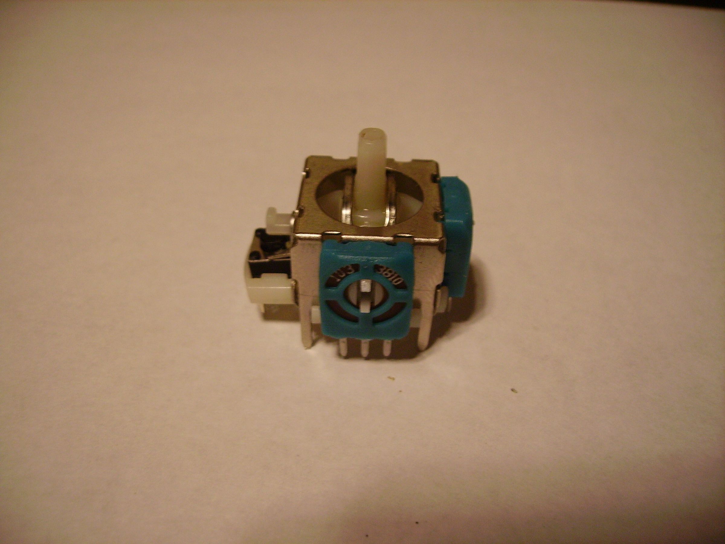 How to Replace a Broken Analog Joystick on an XBOX 360 Controller. 4