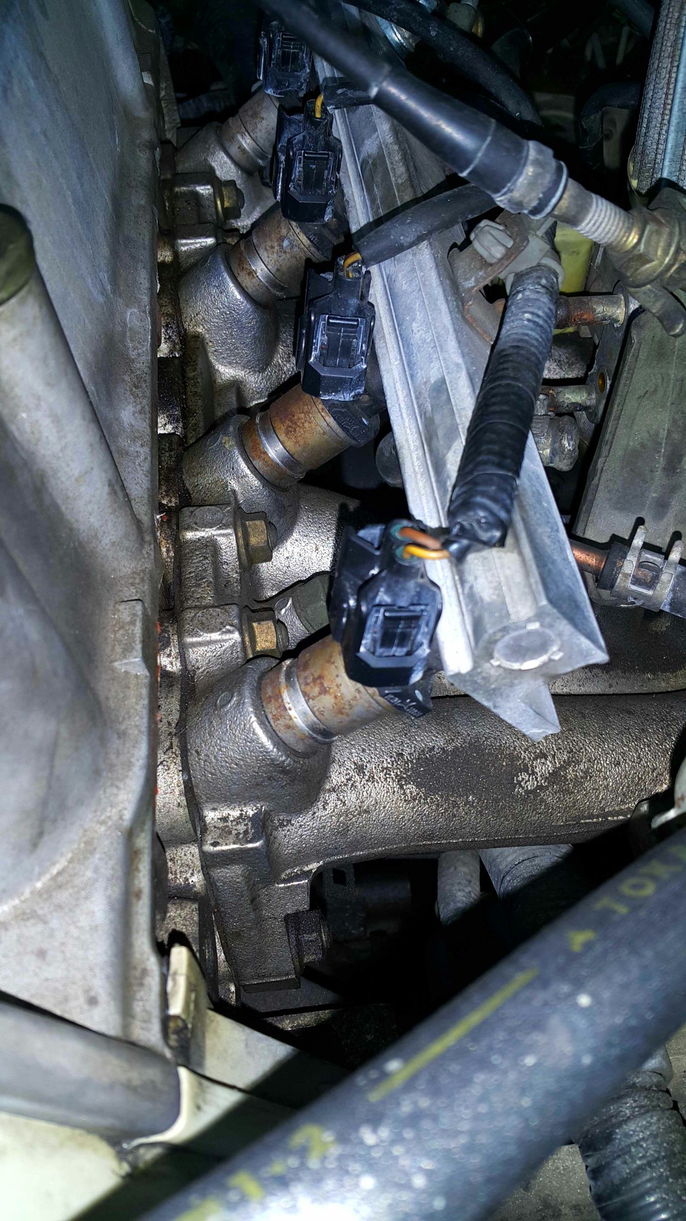 Replacing Fuel Injectors (Honda Civic 1999 D15B) 6 Steps (with