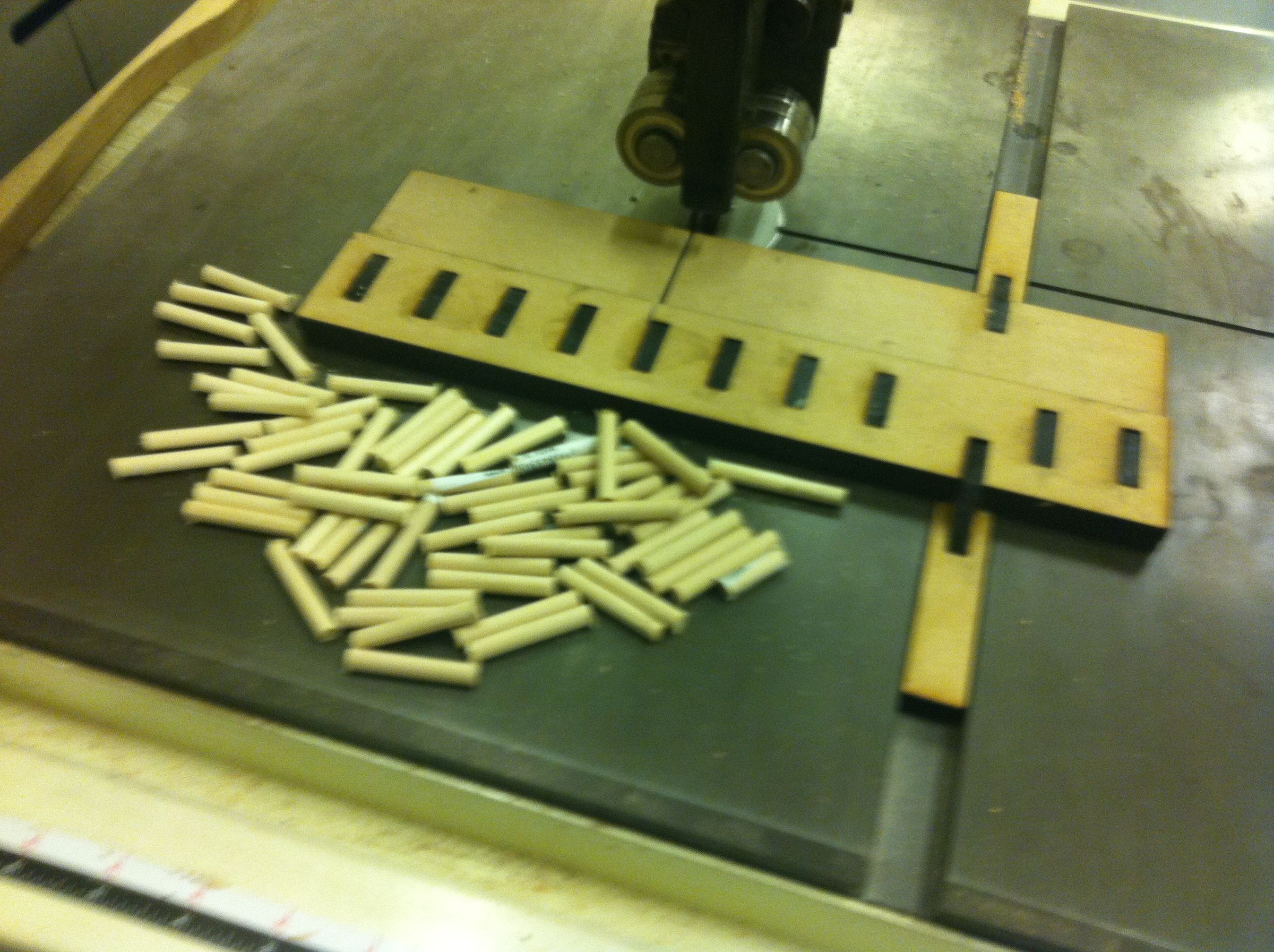 Band Saw Sled for Small Pieces of Wood... 4 Steps (with Pictures