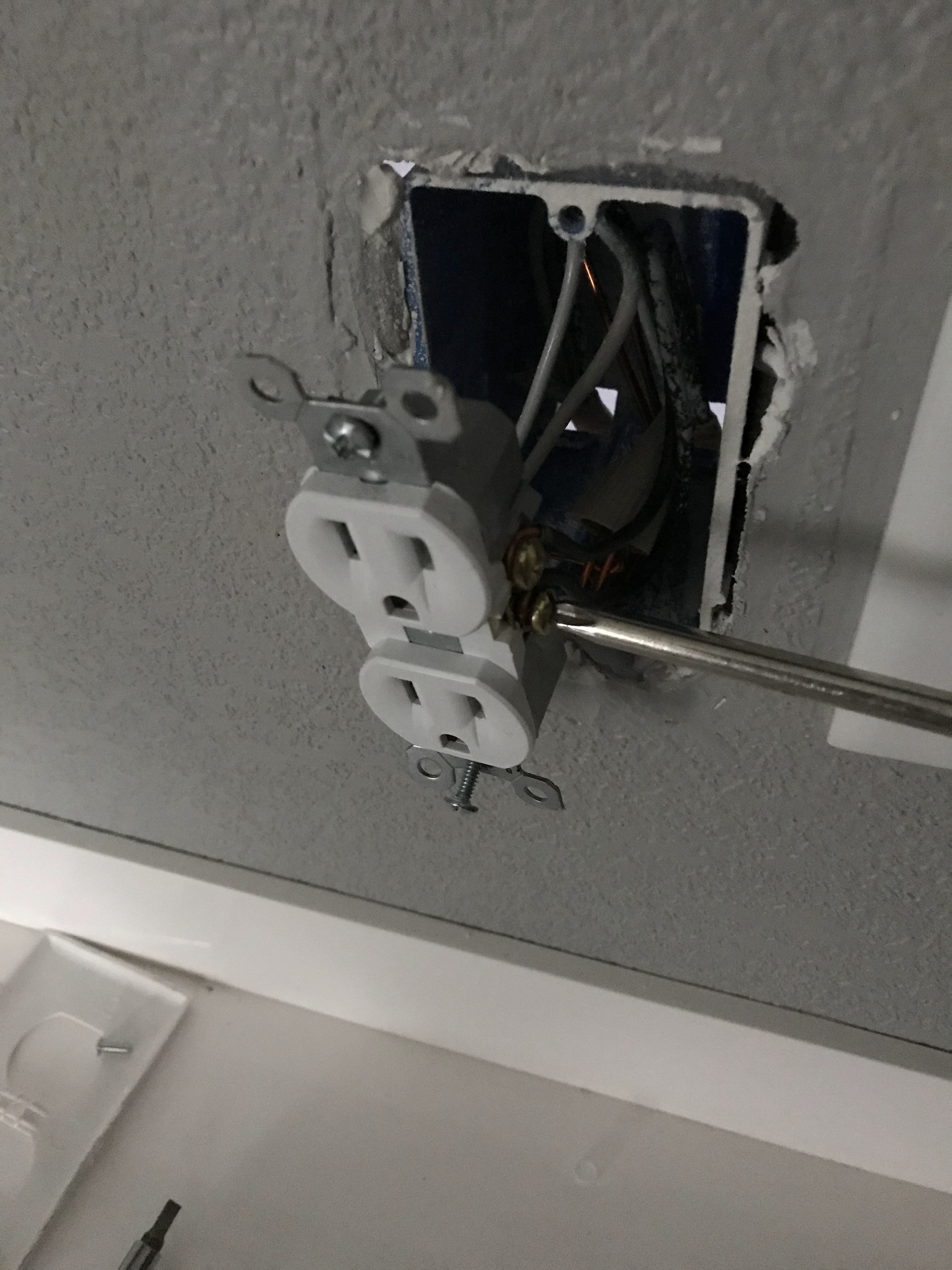 Hooking Up an Electrical Outlet 6 Steps Instructables