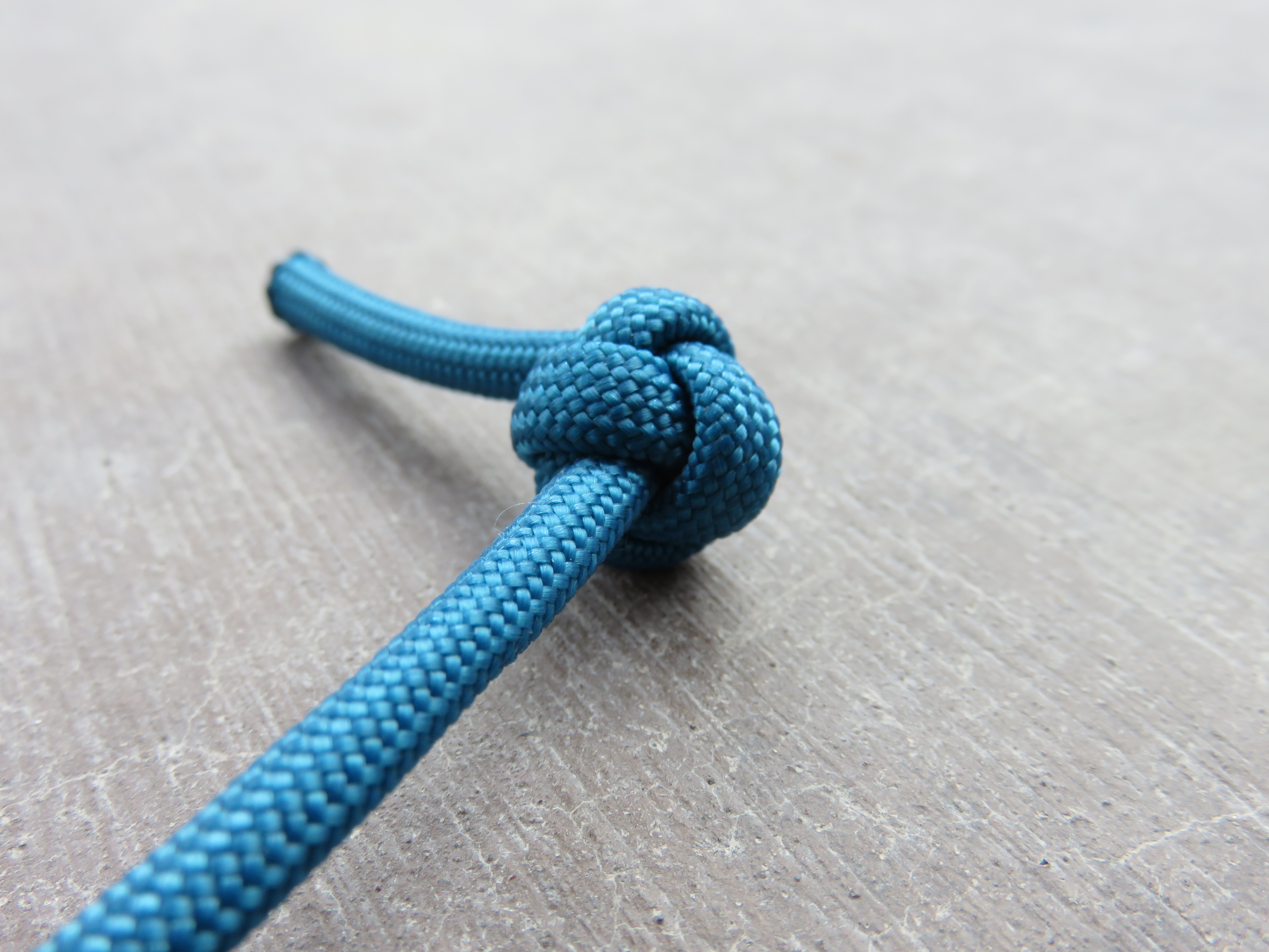 how to tie a barrel knot