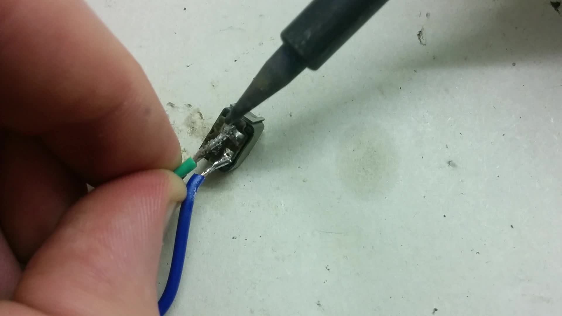 DIY Cassette Tape to MP3 Aux Converter 3 Steps (with Pictures