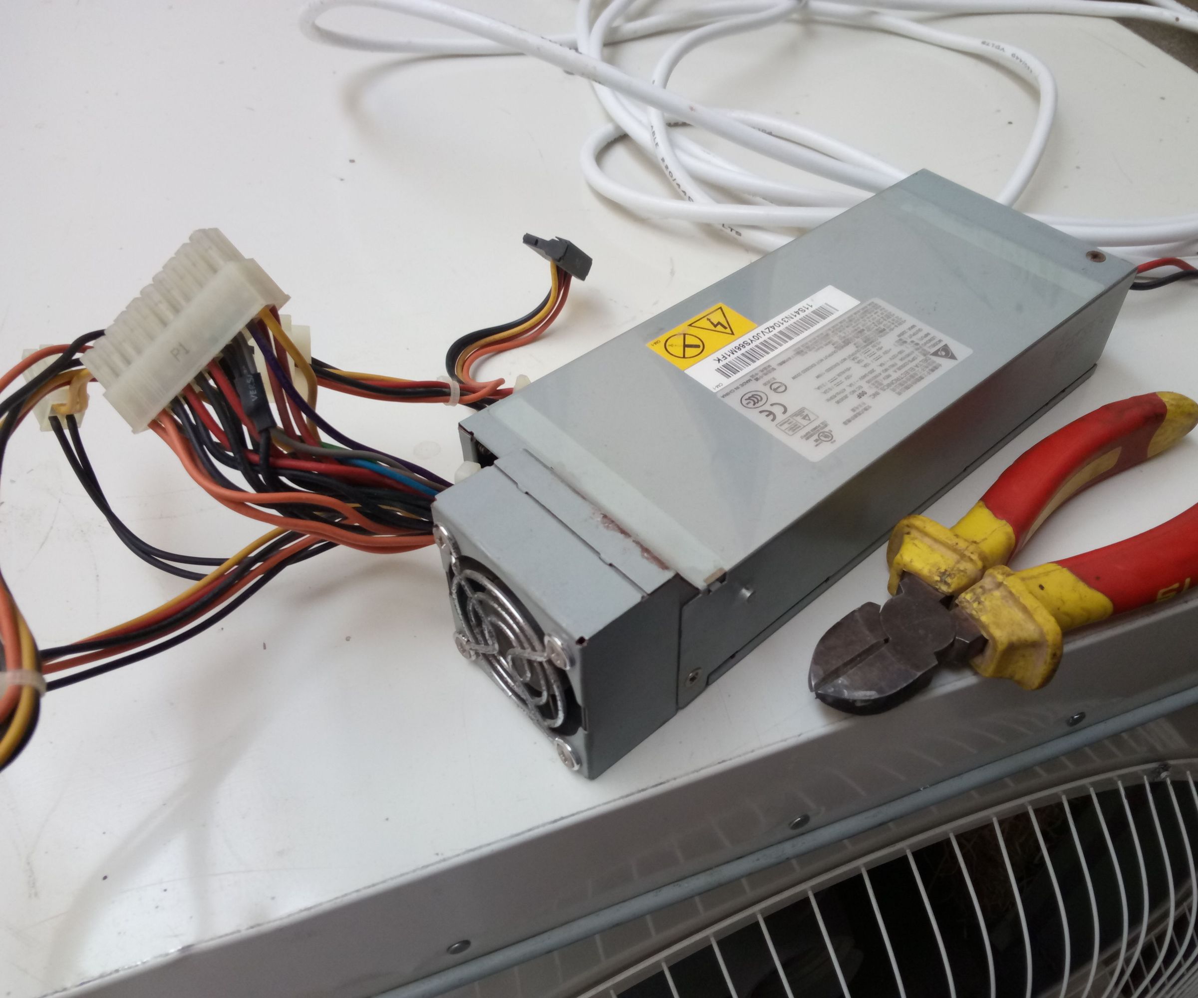 12v air cooler power up by old pc power supply DIY Project DIY Project Image