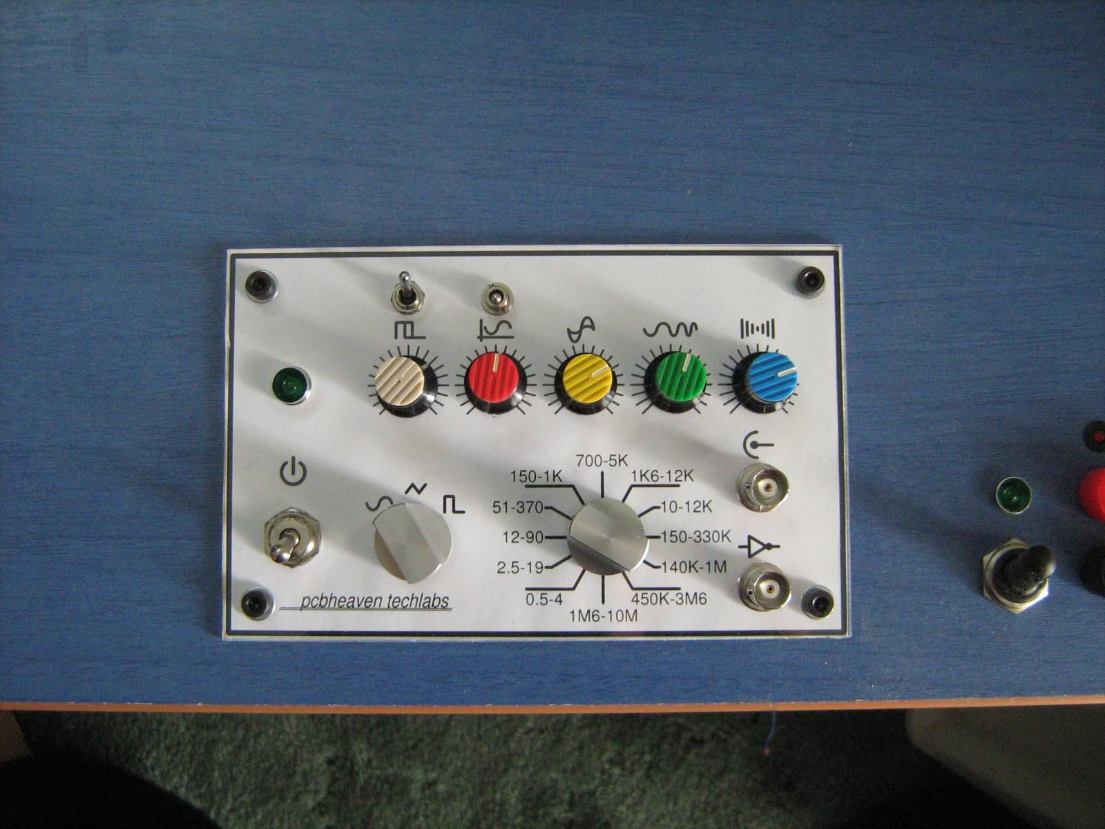 High Frequency Function Generator With the Maxim MAX038 5 Steps