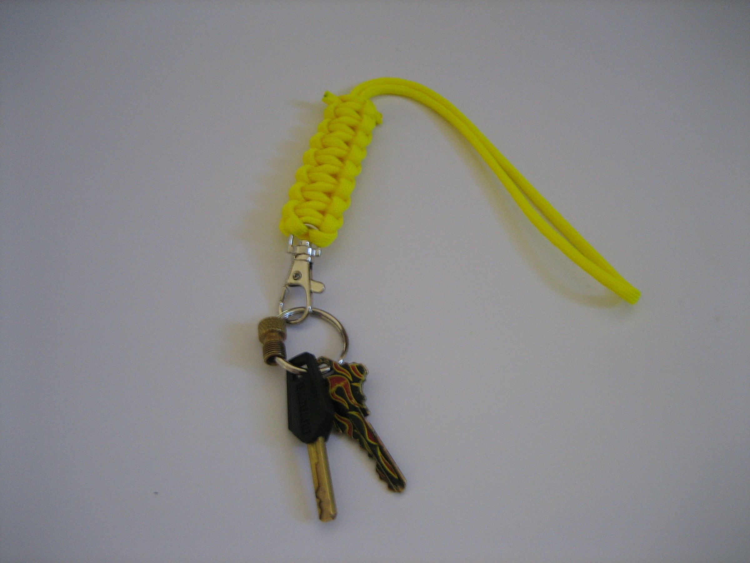 How to Make a Paracord Wrist Lanyard Using the Cobra Weave 6 Steps