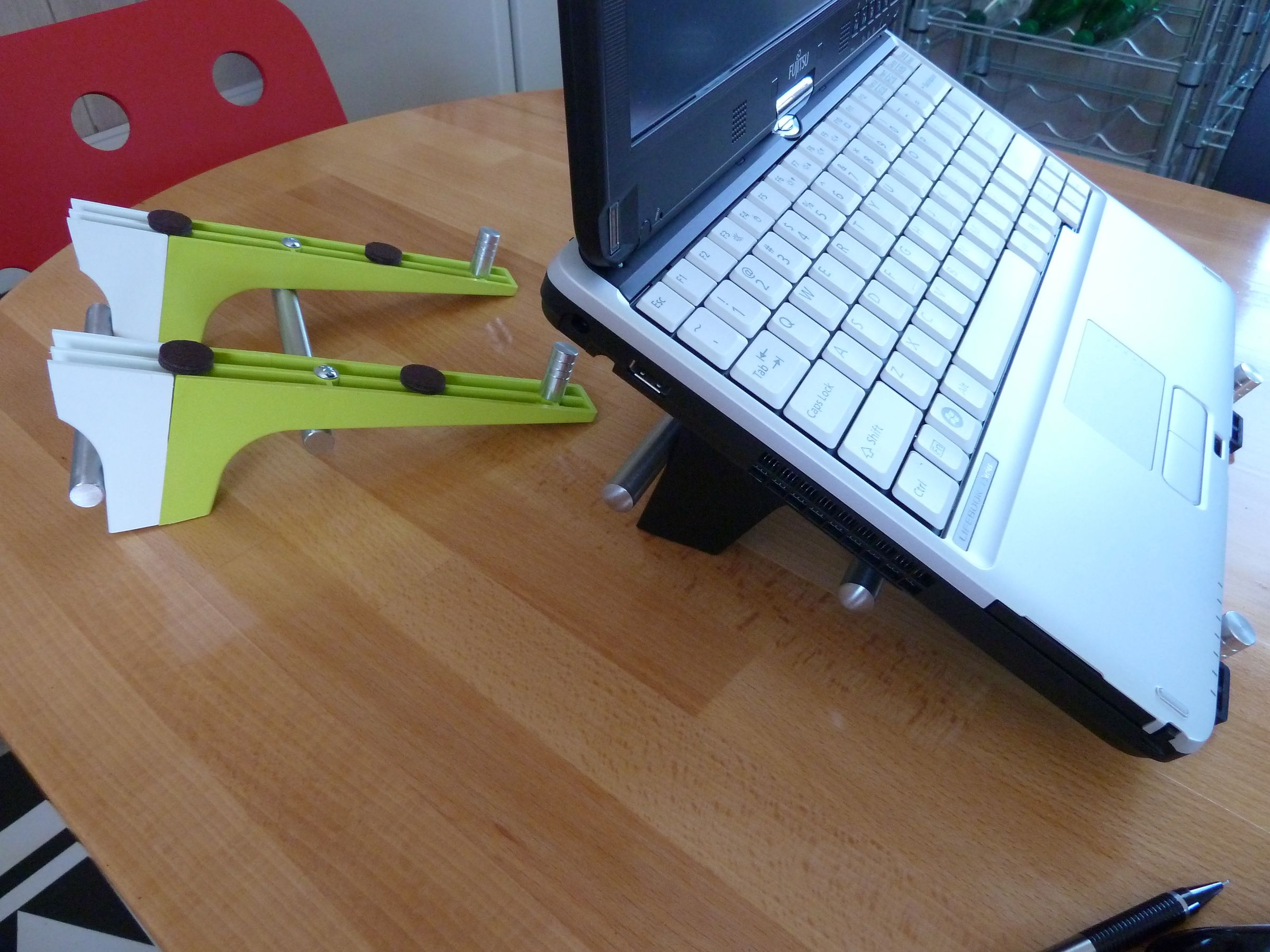 IKEA Style Laptop Stand 4 Steps (with Pictures) Instructables