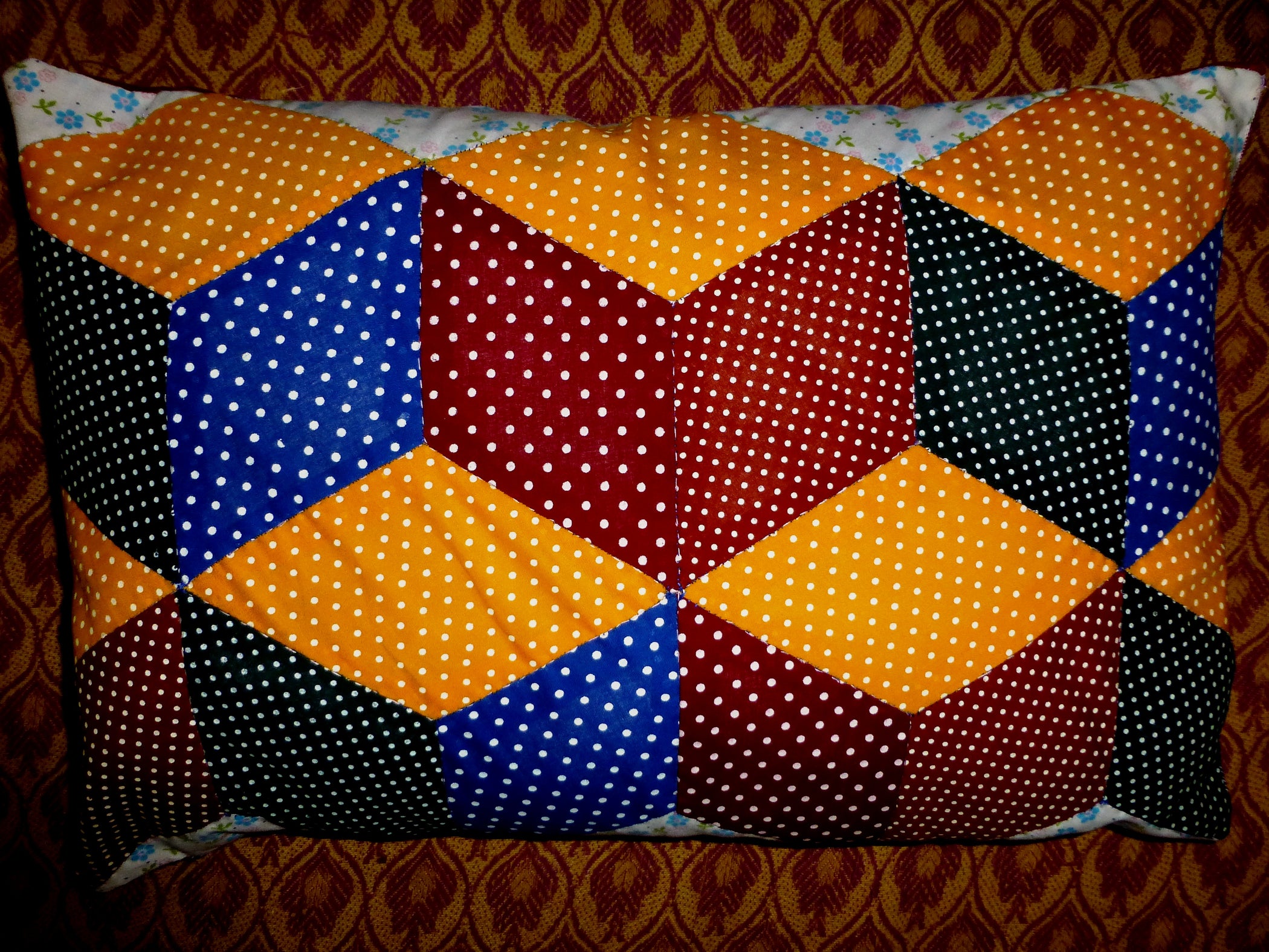 Paper Piecing a 3D Looking Pillow 13 Steps (with Pictures