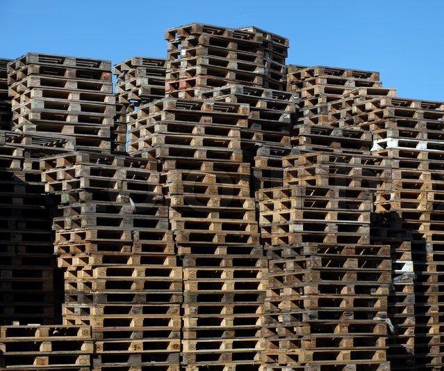 5 minute reclaimed wood:  the fastest way to get wood from a pallet! DIY Project DIY Project Image