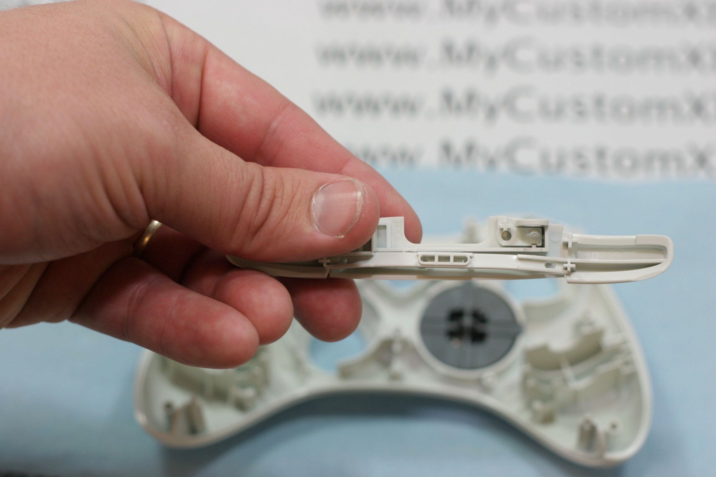 How to Disassemble an Xbox 360 Wireless Controller 18 Steps