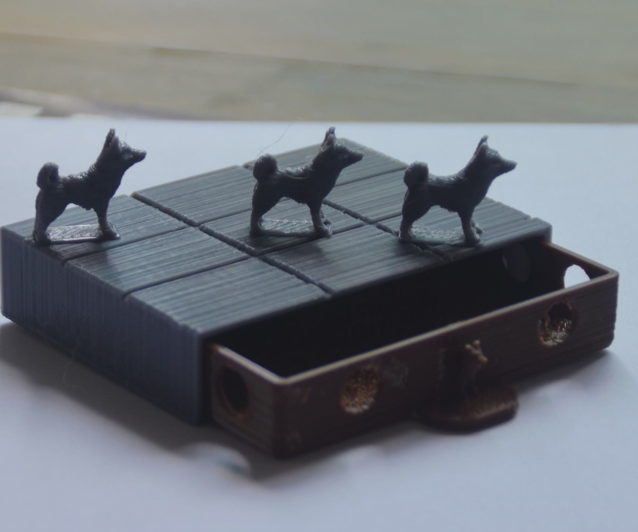 complete game with 3d printer, printed in box with pawns (box is game board) DIY Project DIY Project Image