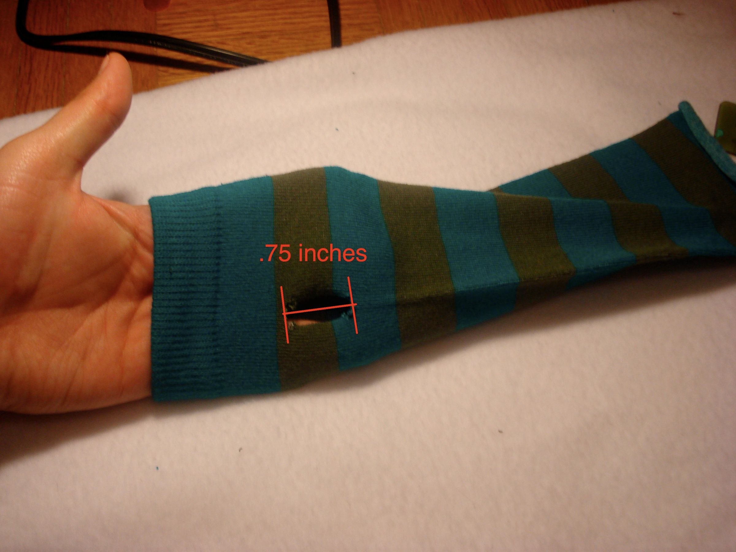 Socks Into Fingerless Gloves 5 Steps (with Pictures) Instructables