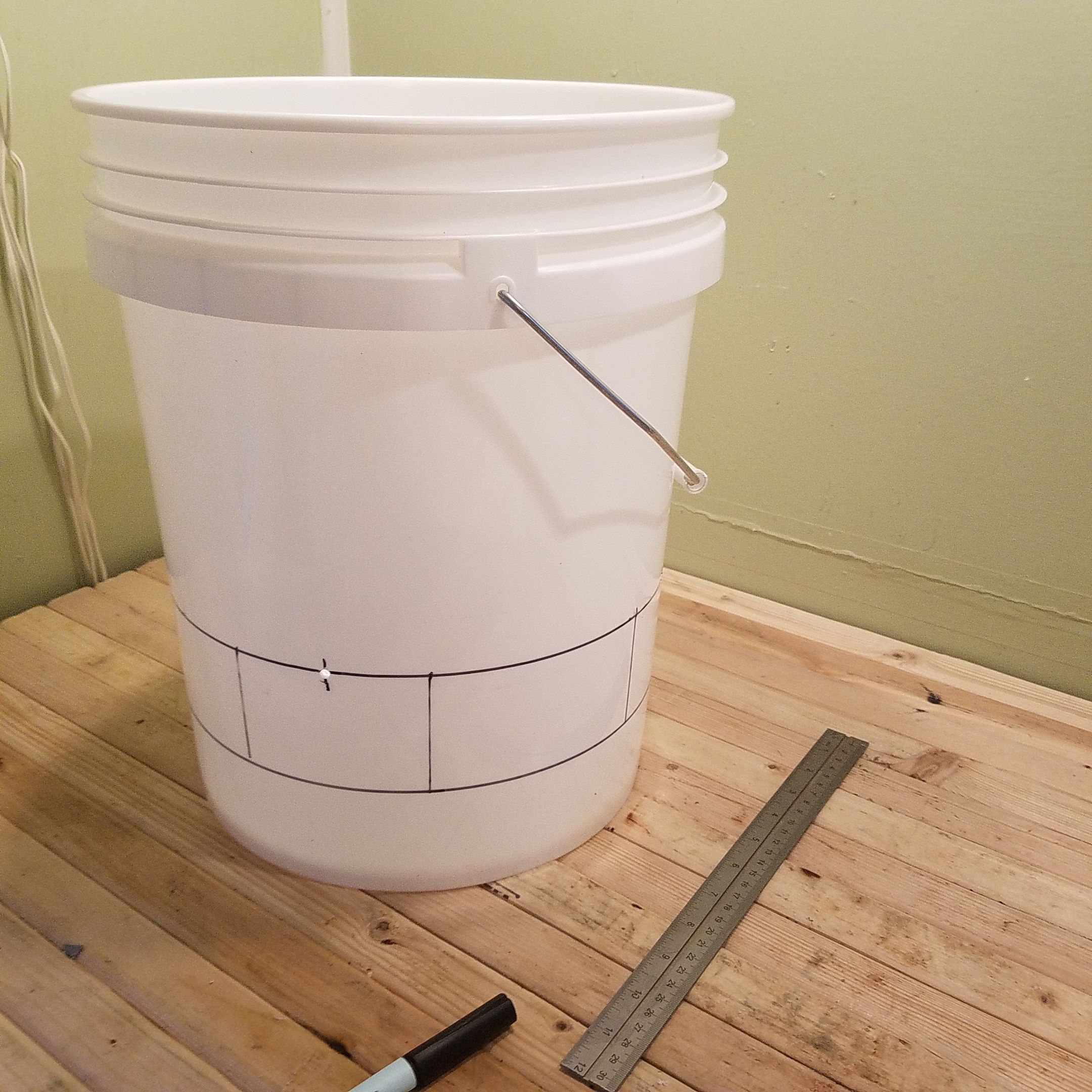 Clean 5Gallon Chicken Waterer 6 Steps Instructables