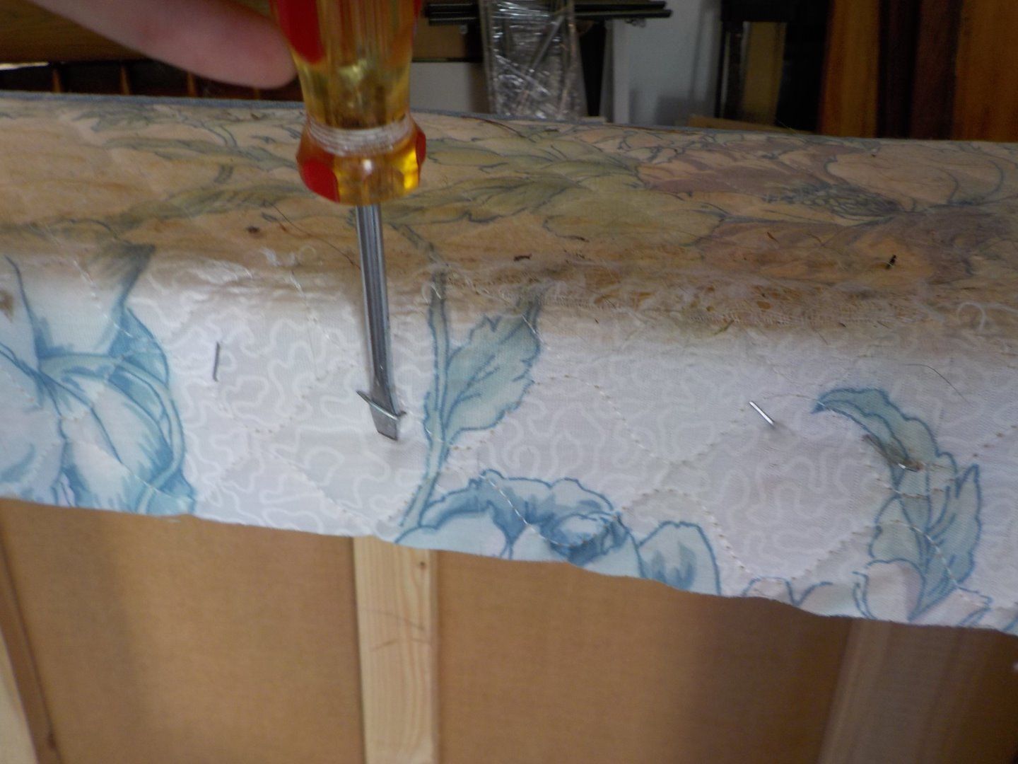 Deconstruct an Old Bed Base for Reuse! 5 Steps (with Pictures