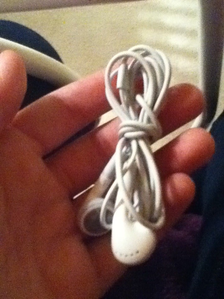 How to Wrap Your Headphones (for Device and Reg Headphones) 4 Steps