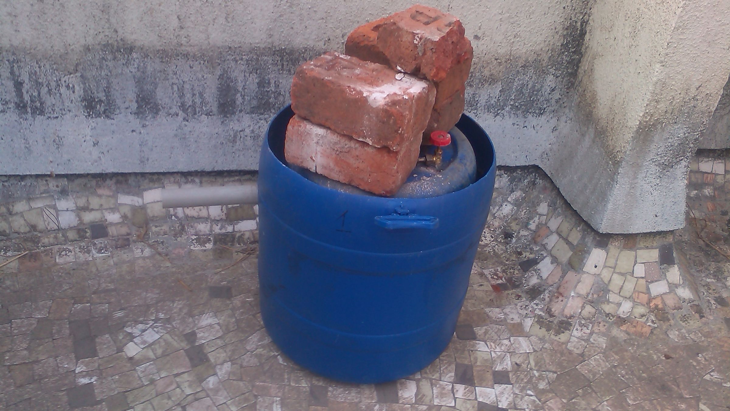 Mini Bio-gas Plant Using Food Waste, Decomposable Organic Material and Kitchen Waste