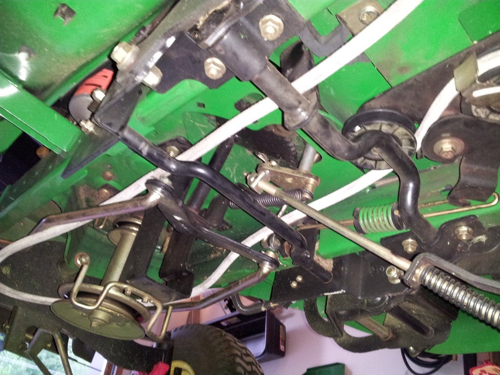 How to Change the Traction Belt on a John Deere LT155 : 8 ...