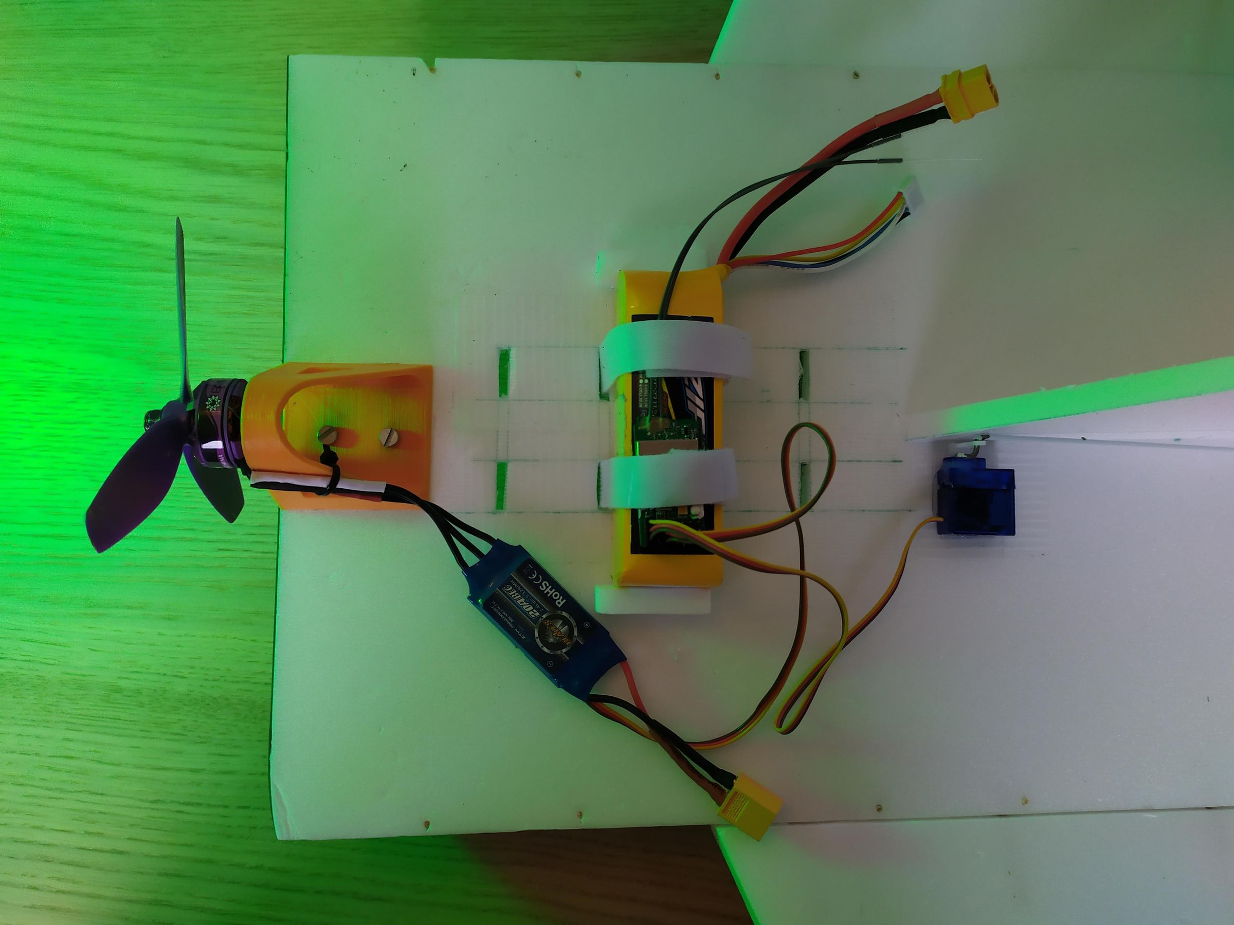 Super FAST RC Ground Effect Vehicle (Ekranoplan) 5 Steps (with