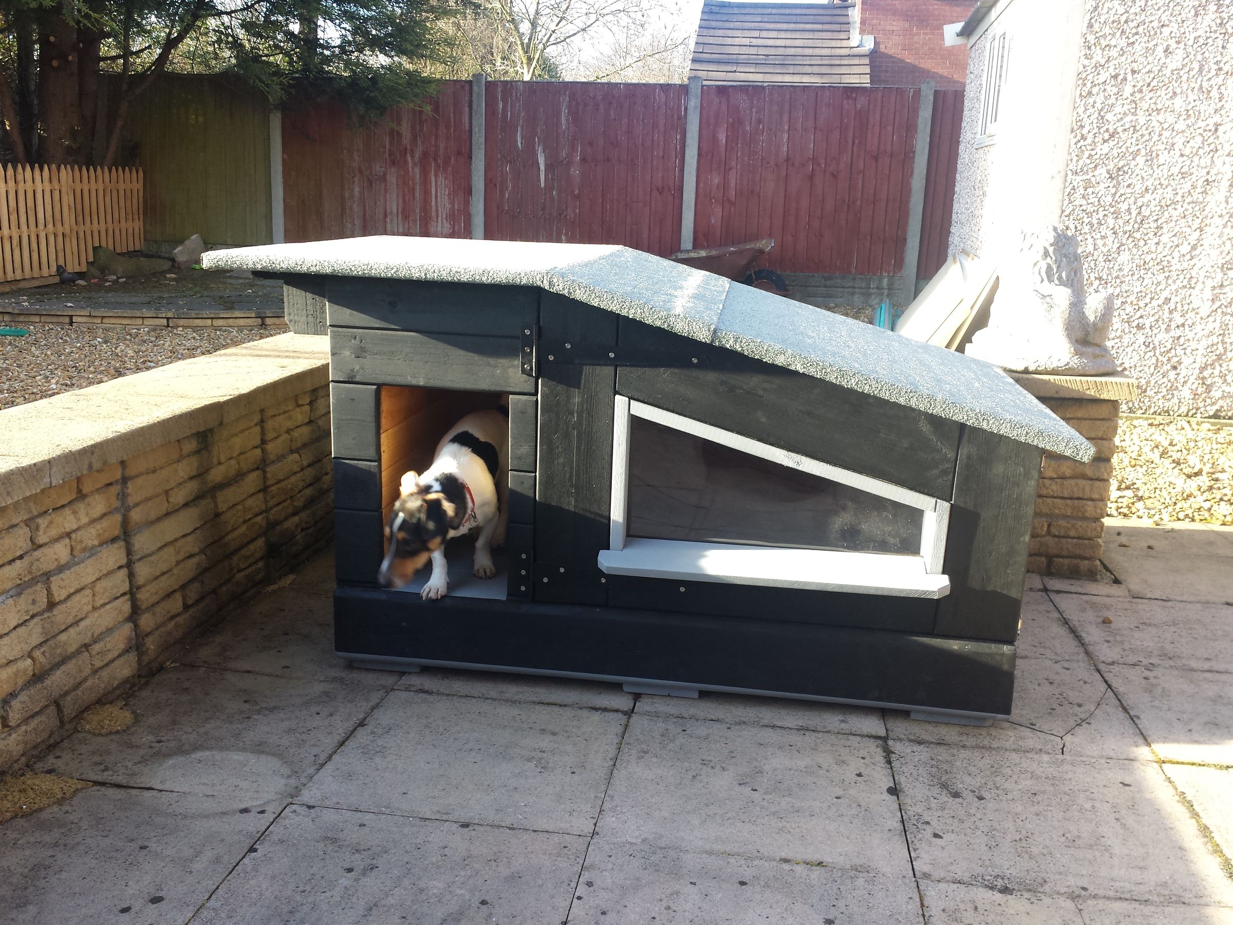 Luxury Pallet Kennel With Sundeck 8 Steps (with Pictures