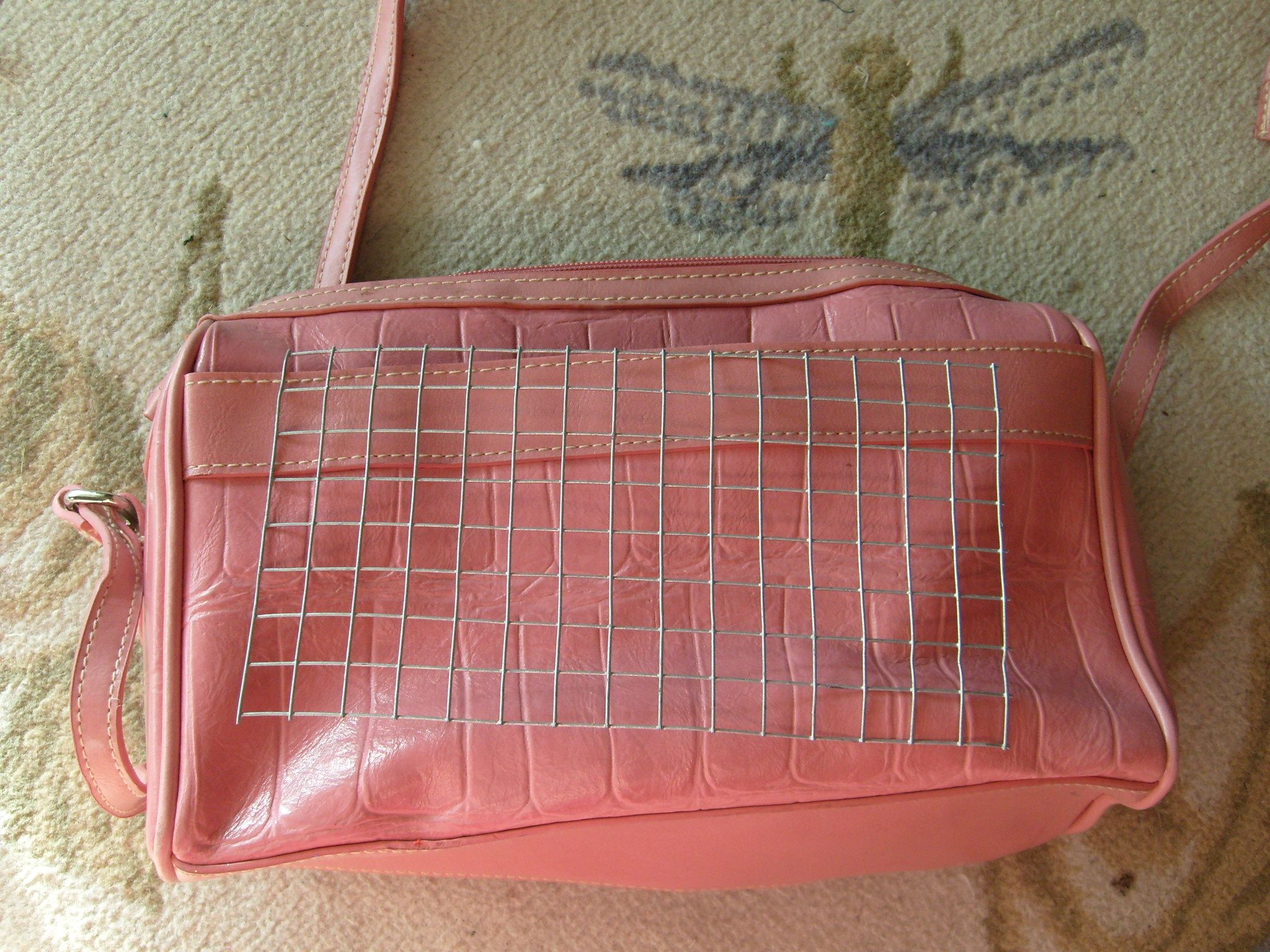 DIY Recycled Small Pet Carrier Backpack 8 Steps (with Pictures