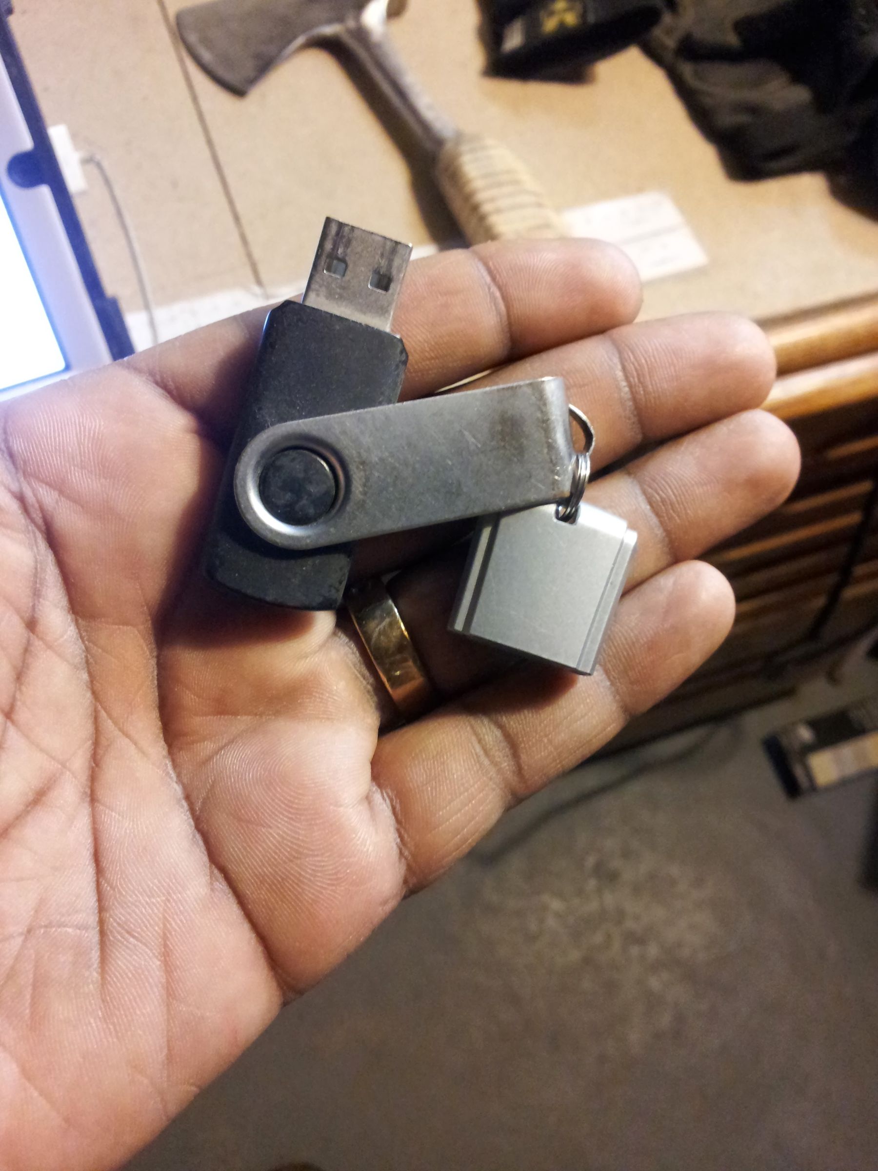 Stealthy EDC USB Razor Zipper Pull 3 Steps Instructables