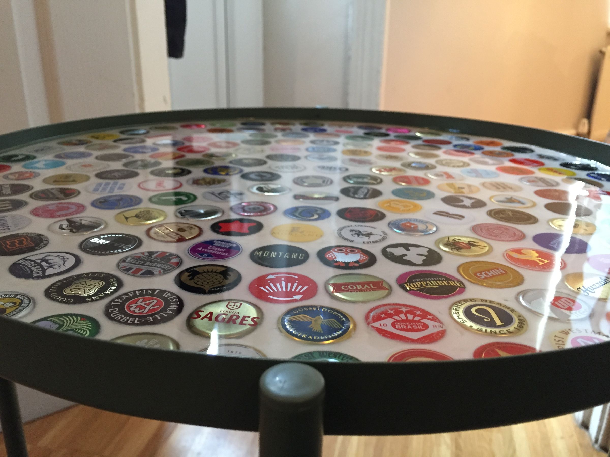 Bottle Cap Tray Table With Grout and Resin 8 Steps (with Pictures