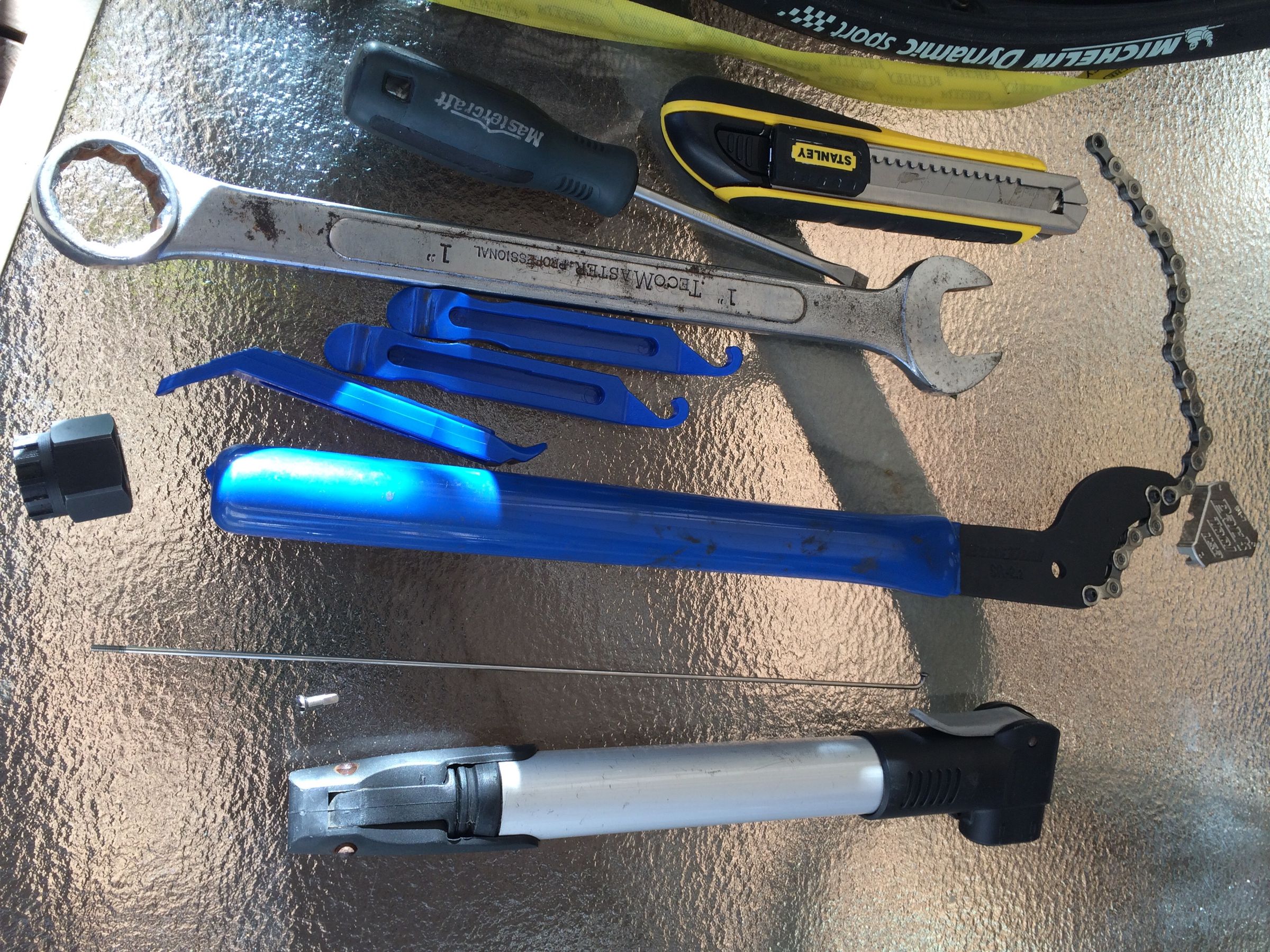Broken Spoke Repair/Replace 8 Steps (with Pictures) Instructables