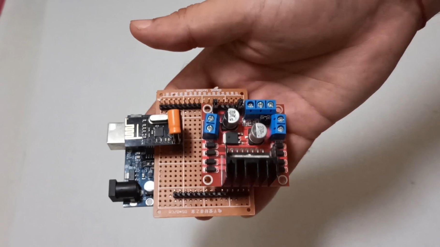 DIY | Hand Gestures Controlled Car Using Arduino | NRf24l01 | MPU6050 ...