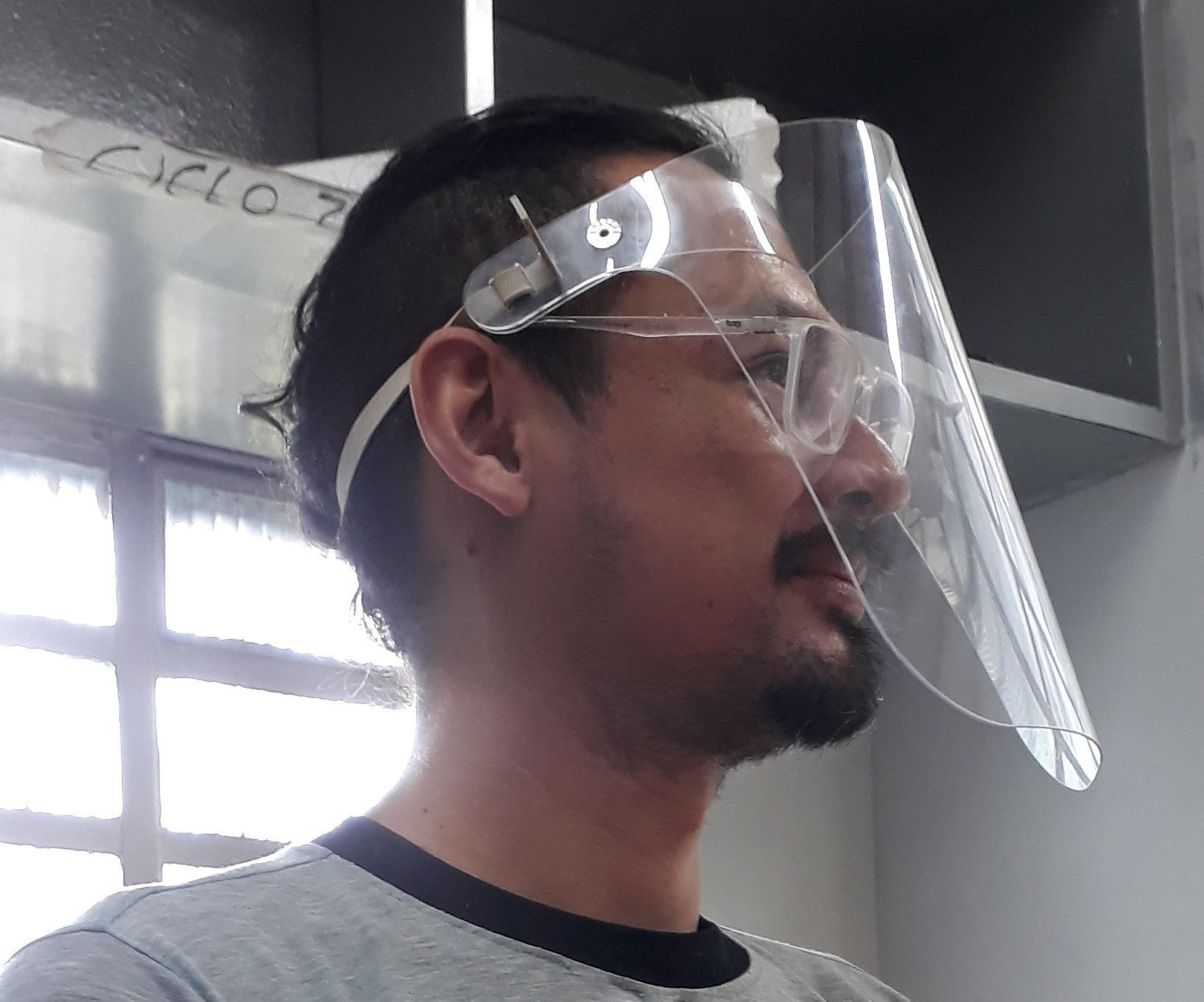 Step-by-step guide for laser cut face shield v. 1.0 DIY Project DIY project