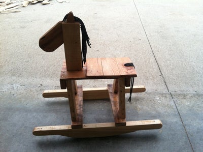 Rocking Horse Pallet Art: Como fazer seu próprio cavalo de balanço rústico