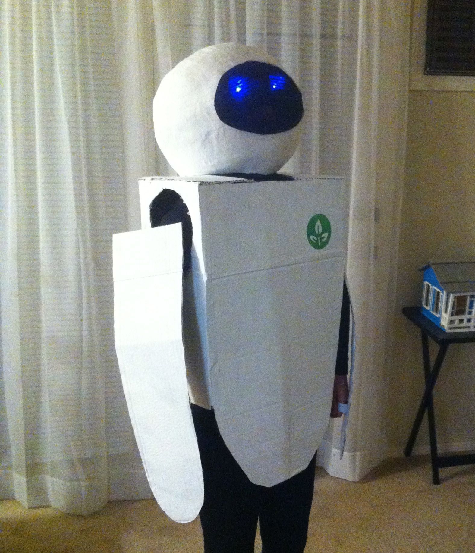Coolest Homemade Wall E Eve Costumes With Pictures Instructables