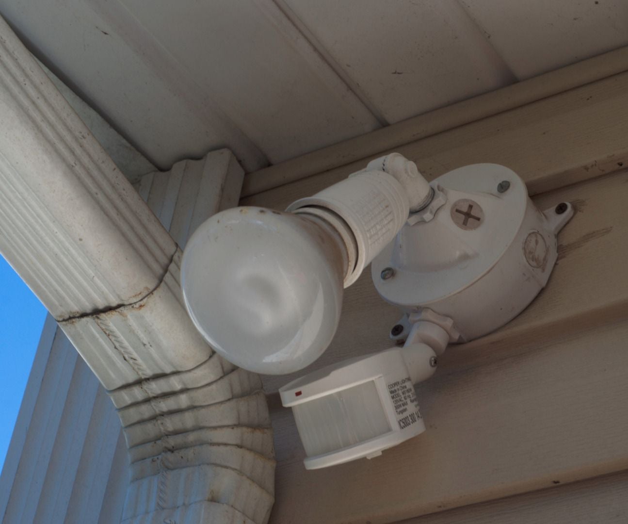 Turn Your Outdoor Lights Into Motion Detector 7 Steps Instructables Motion Detector Lights, Add On Motion Sensor To Outdoor Light