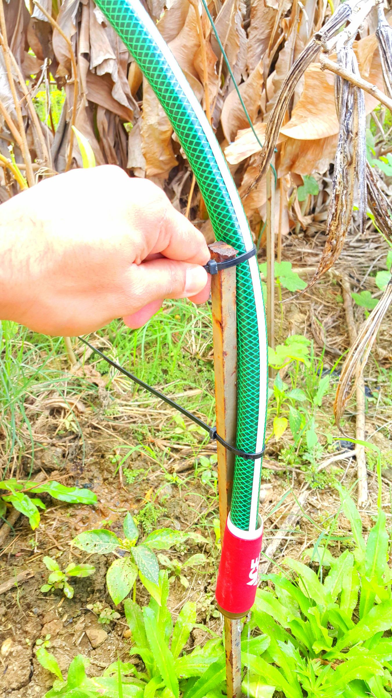 Air Conditioner Condensate to Water Plants. 3 Steps Instructables