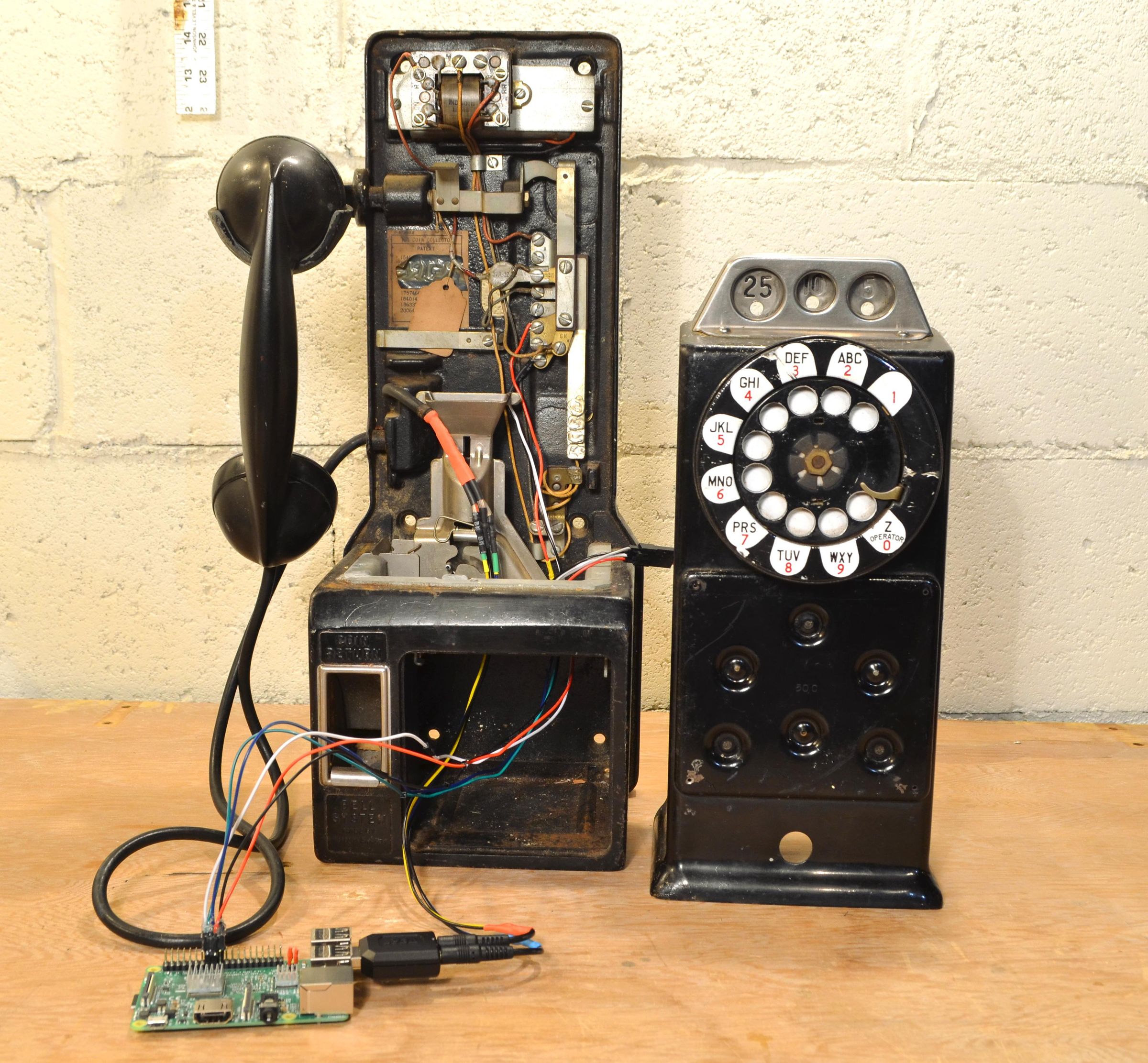 Bluetooth-Connected Rotary Payphone 