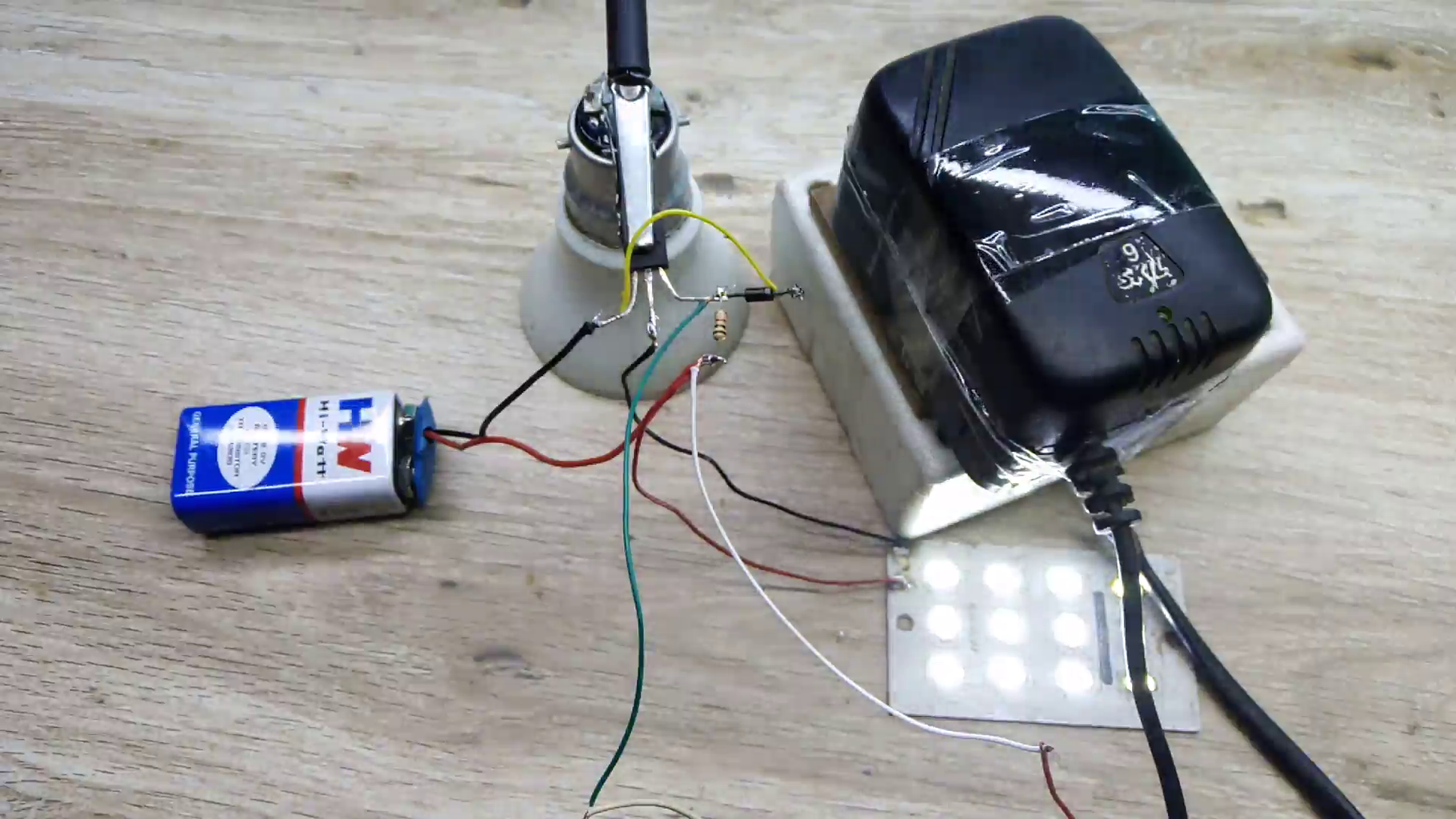 HOW TO MAKE a AUTOMATIC EMERGENCY LIGHT CIRCUIT USING D882 TRANSISTOR ... Circuit Diagram