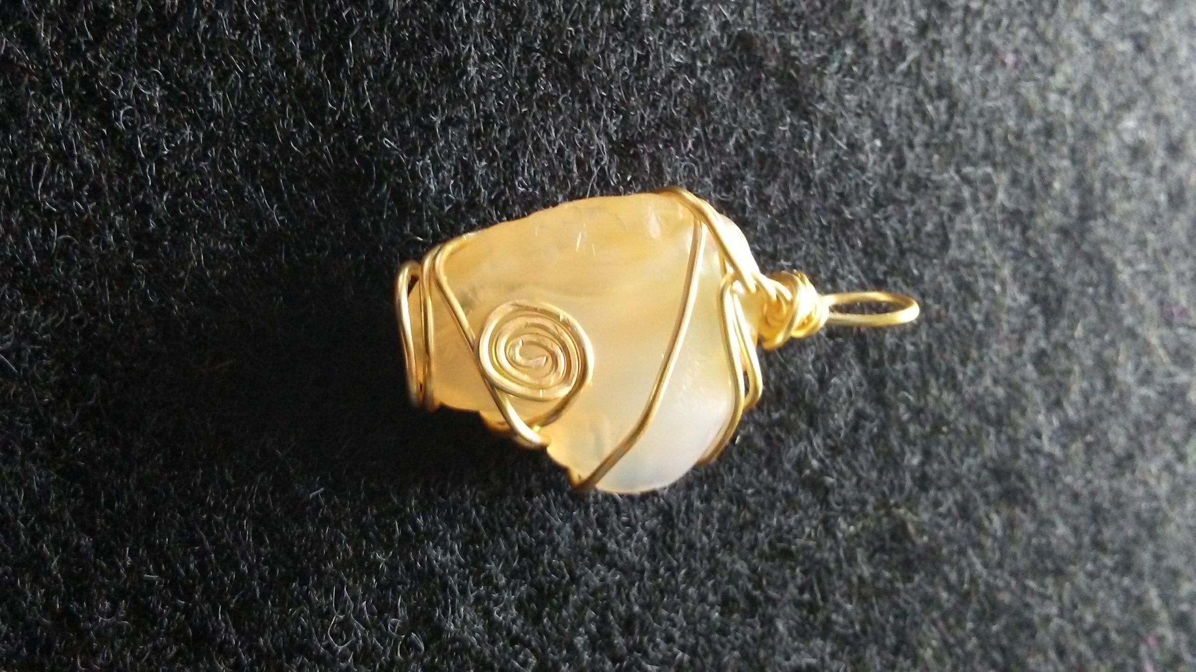 Wire Wrapped Stone Pendants : 7 Steps 