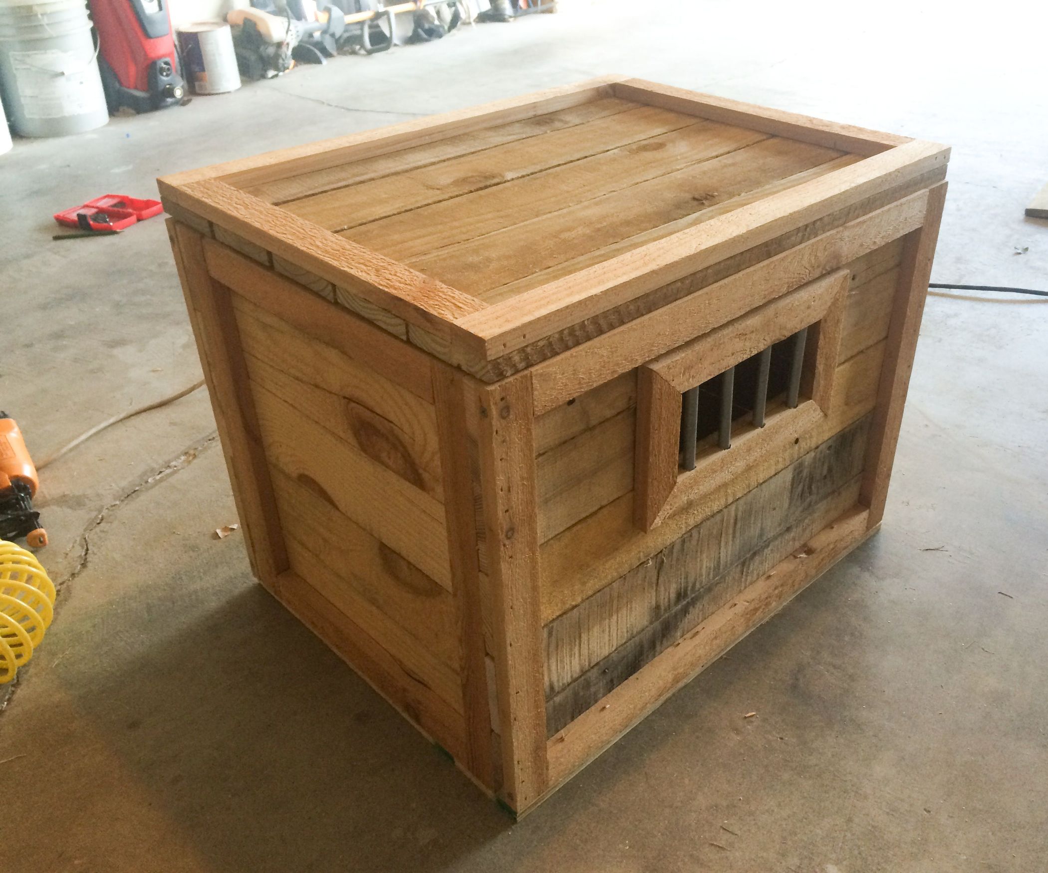 MonsterInABox Halloween Prop (Part 1, the Box) or Just a Good Pallet Box 6 Steps (with