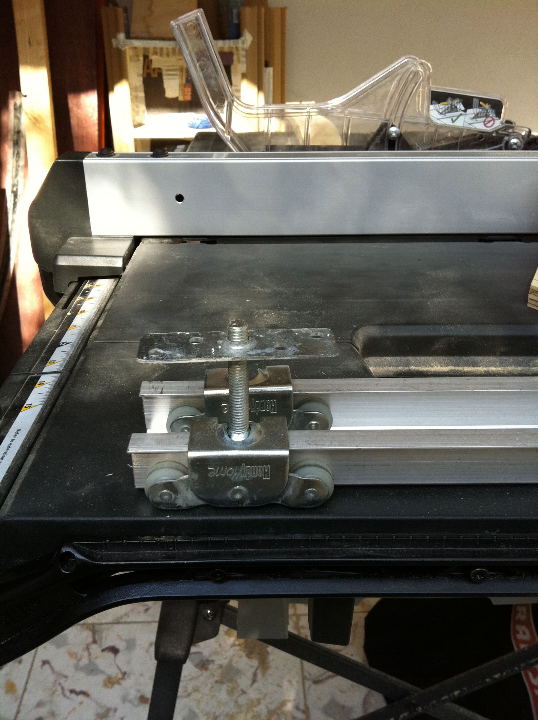 Make a Router Lift Out of Recycled Closet Door Rails. 12 Steps (with