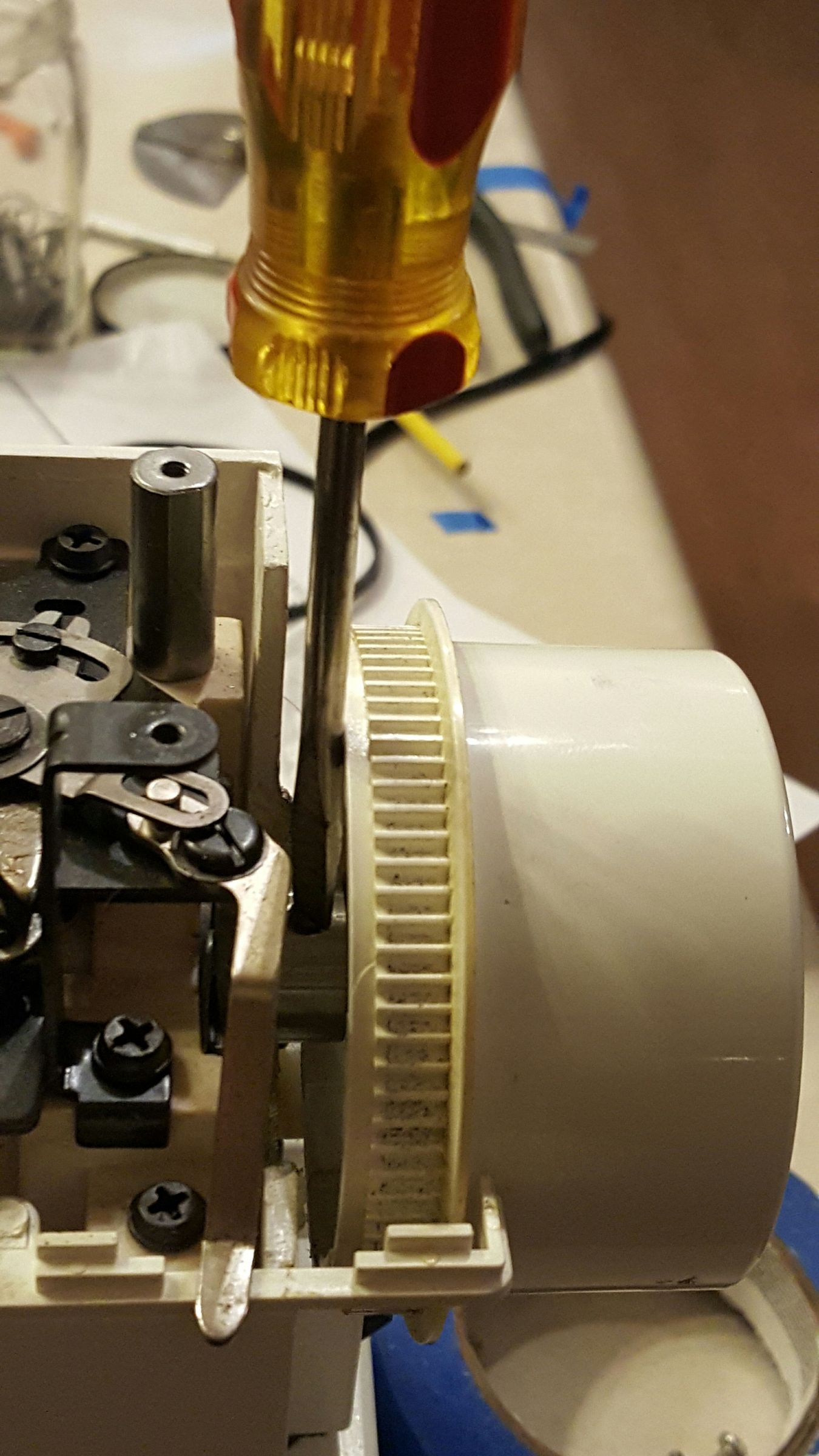 Repair a Broken Singer 57825C Handwheel Clutch Plate. 13 Steps (with Pictures) Instructables