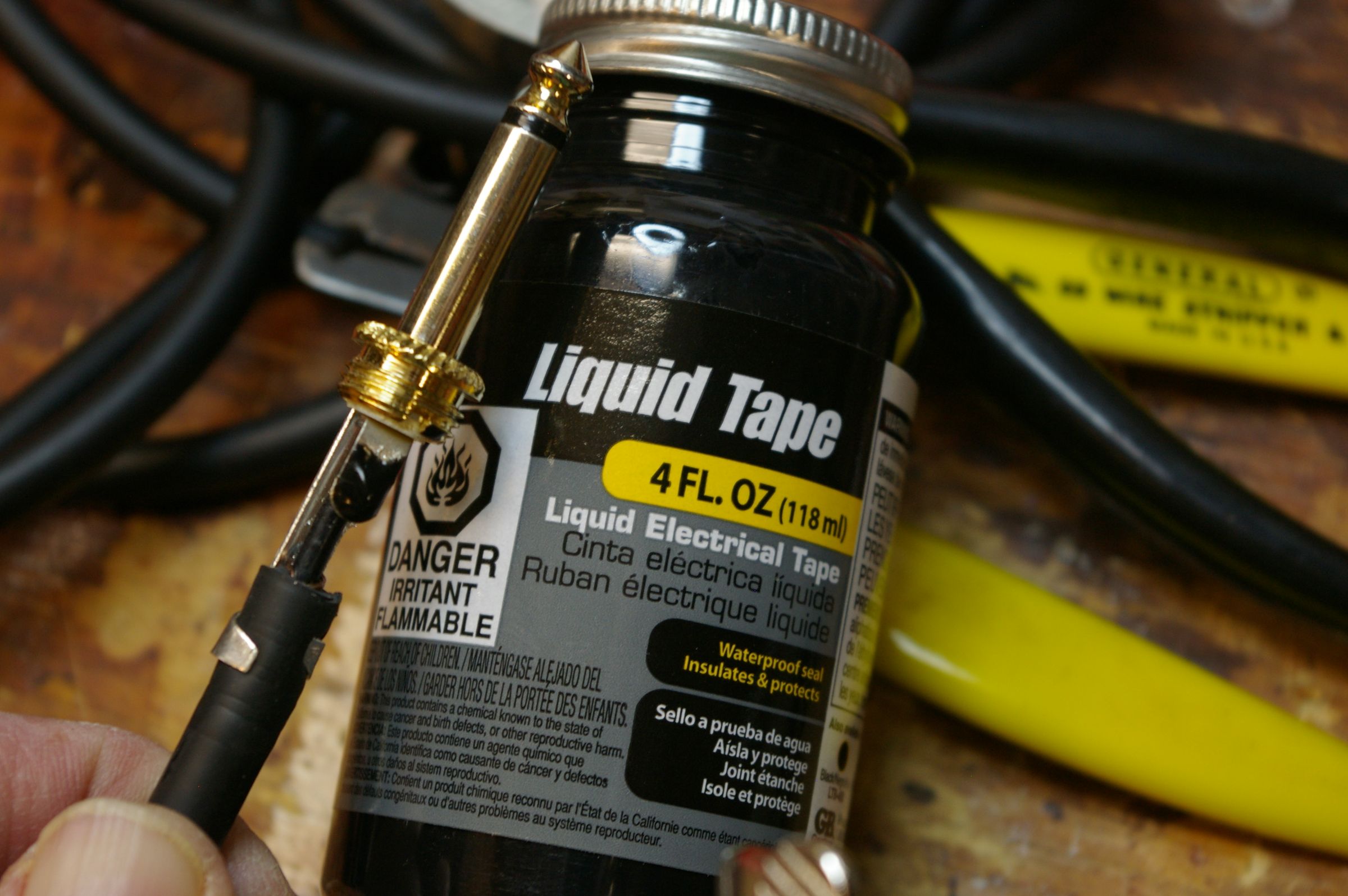 How to Fix, Repair or Make a 1/4" Inch Guitar Cable 8 Steps